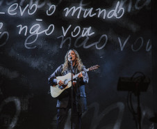 Ana Carolina faz homenagem a Cássia Eller no palco do Guairão nesta sexta