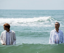 Arnaldo Antunes e Vitor Araújo tocam "Lágrimas no Mar" no Guairão no dia 18 de maio