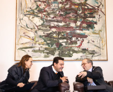 O governador Carlos Massa Ratinho Junior iniciou a nova missão internacional nesta segunda-feira (06) em Paris, na França, com um encontro com o presidente do Centro Georges Pompidou, Laurent Le Bon