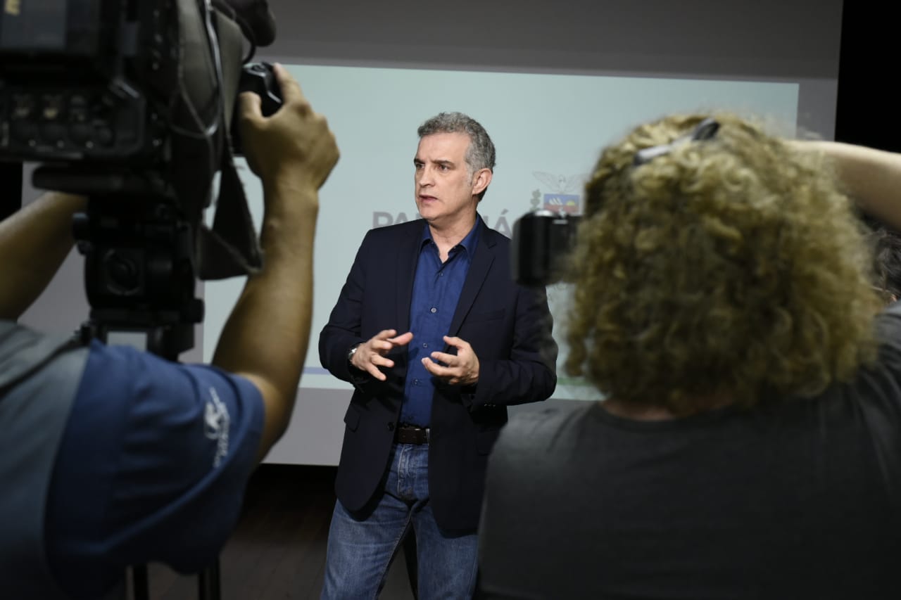 Secretário da Comunicação Social e da Cultura, Hudson José, anuncia os recursos do Profice em entrevista coletiva na cidade de Londrina