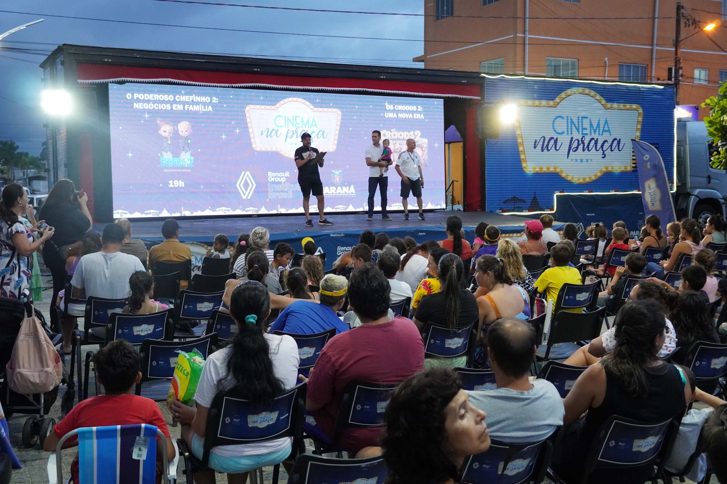 Programa Cinema na Praça apresenta sessões em mais quatro balneários de Pontal do Paraná