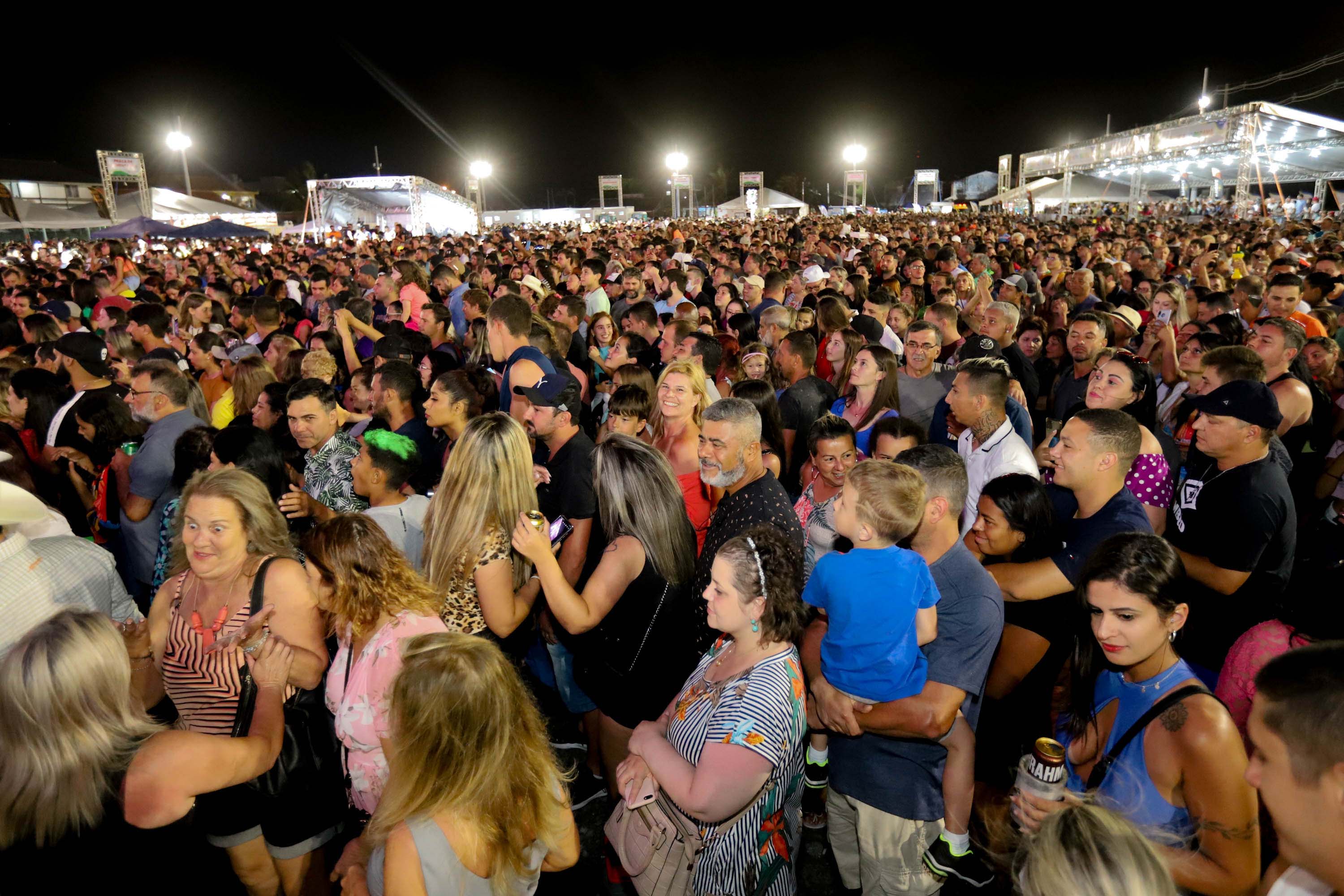 Shows no Litoral: sertanejo e forró embalam fim de semana em Matinhos e Pontal do Paraná - Antony & Gabriel