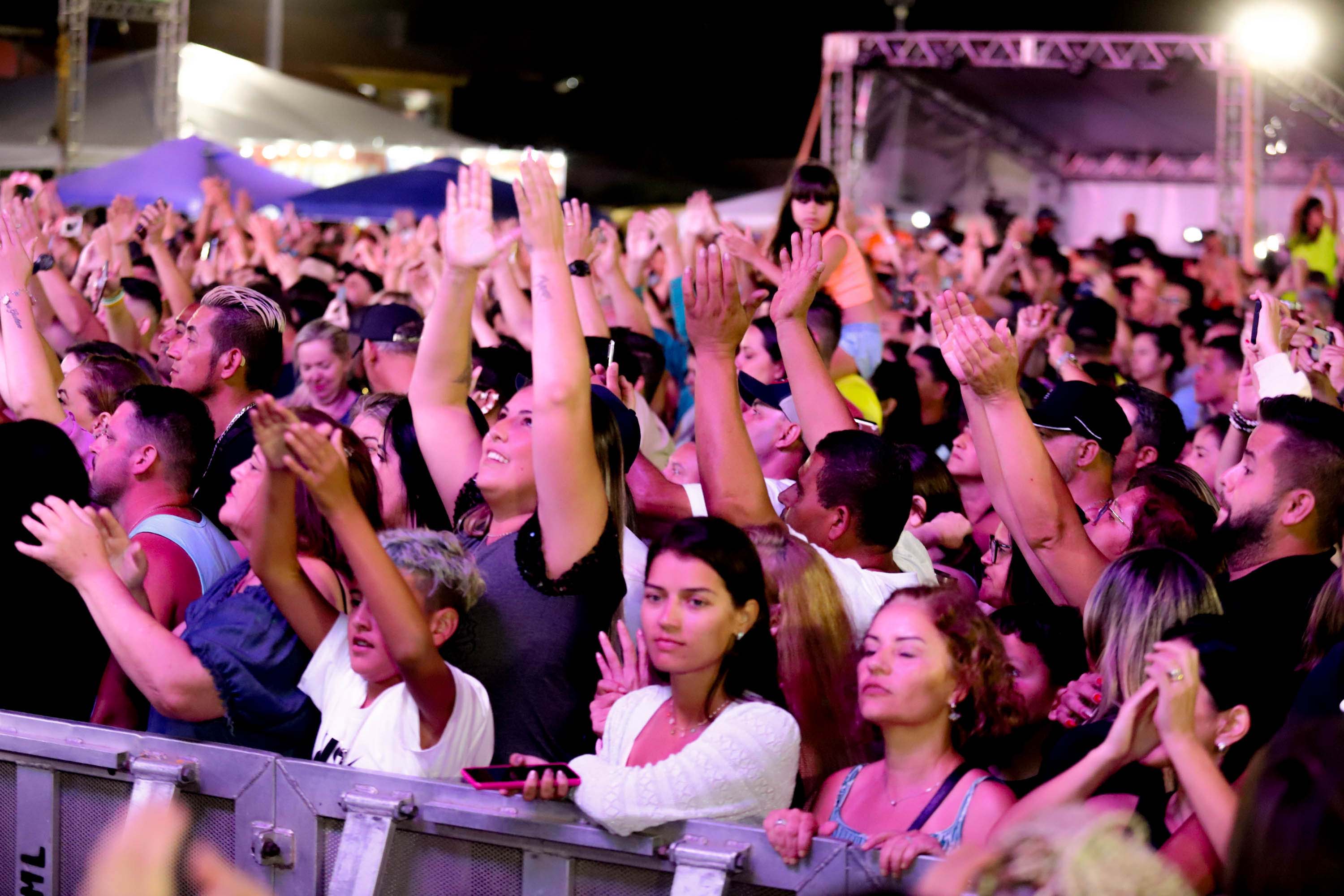 Shows no Litoral: sertanejo e forró embalam fim de semana em Matinhos e Pontal do Paraná - Antony & Gabriel