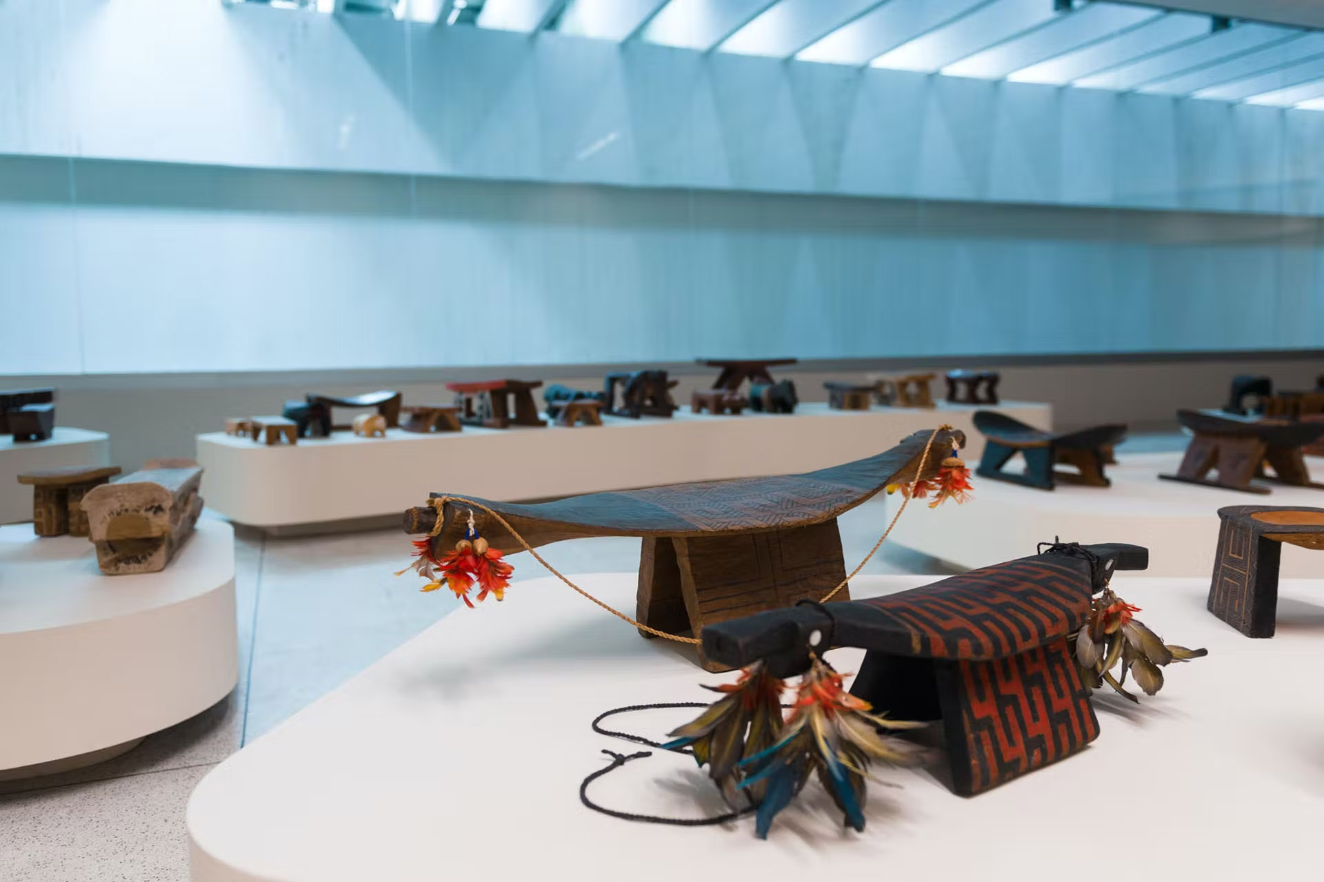 Exposição “Bancos Indígenas do Brasil” pode ser vista até domingo no MON