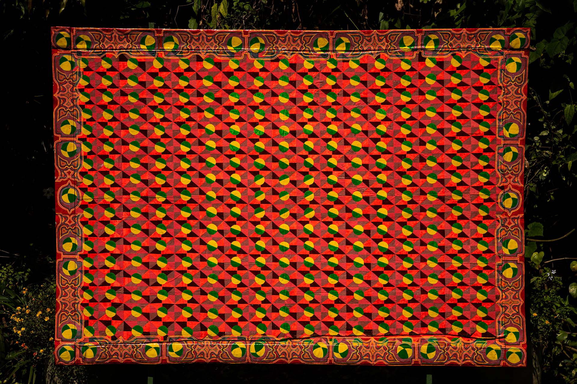 Na foto, exposição pintura vingada de Delson Uchoa