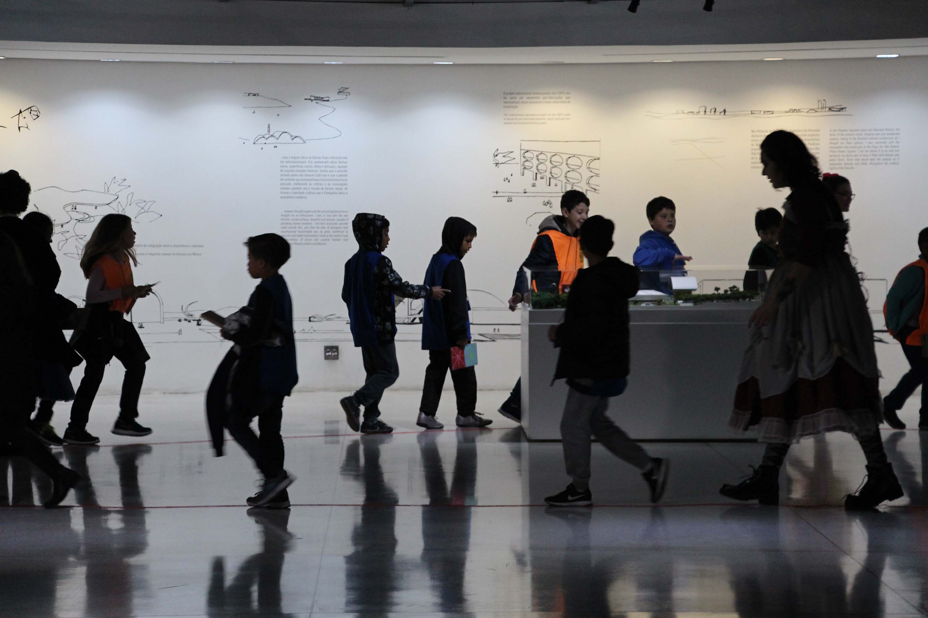 Com o tema “A Incrível Fábrica de Cores”, serão abordadas as cores e suas múltiplas possibilidades.