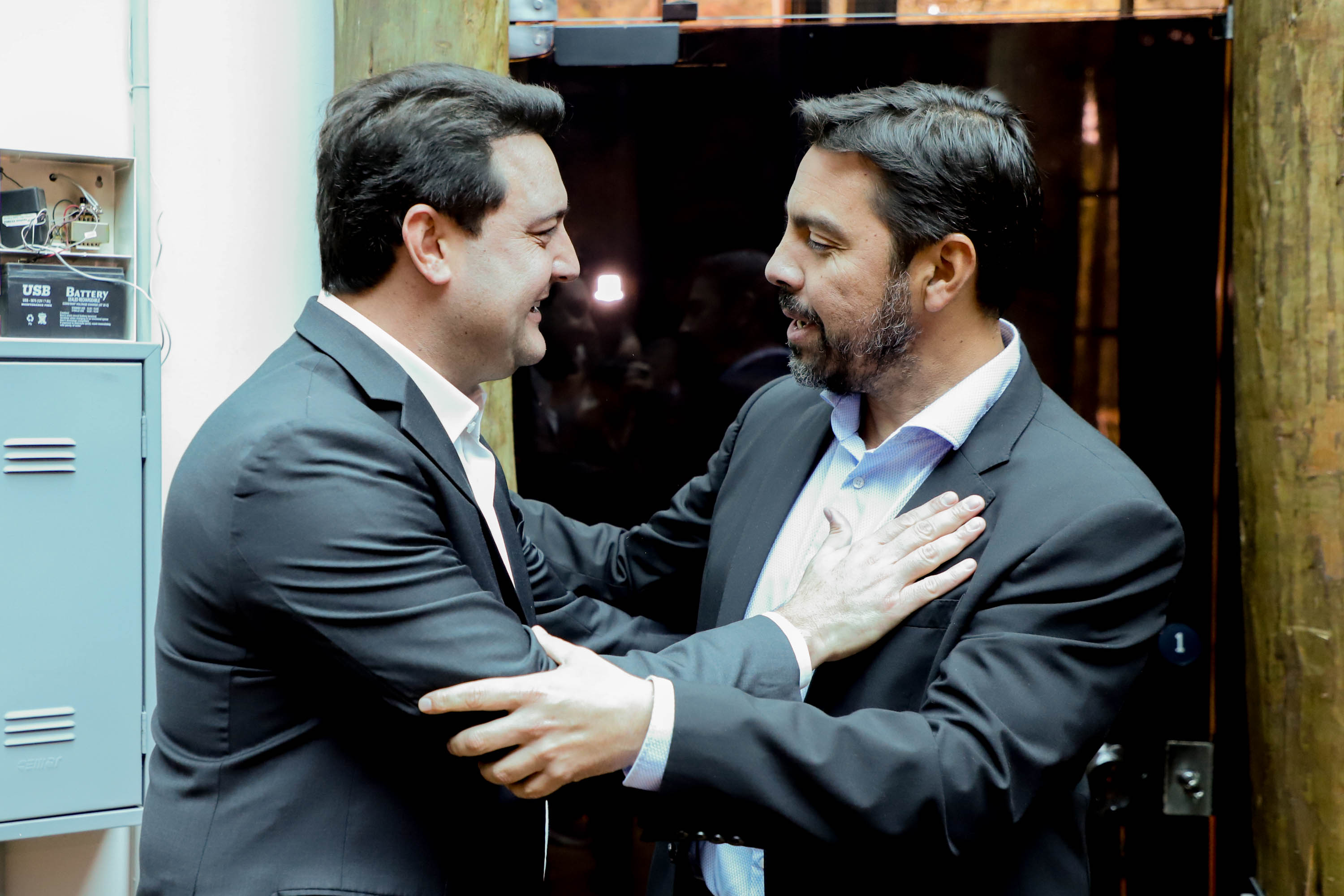 O governador Carlos Massa Ratinho Junior assinou nesta quarta-feira (16) um termo de parceria com a Audi do Brasil para renovar o programa Crianças no Teatro.