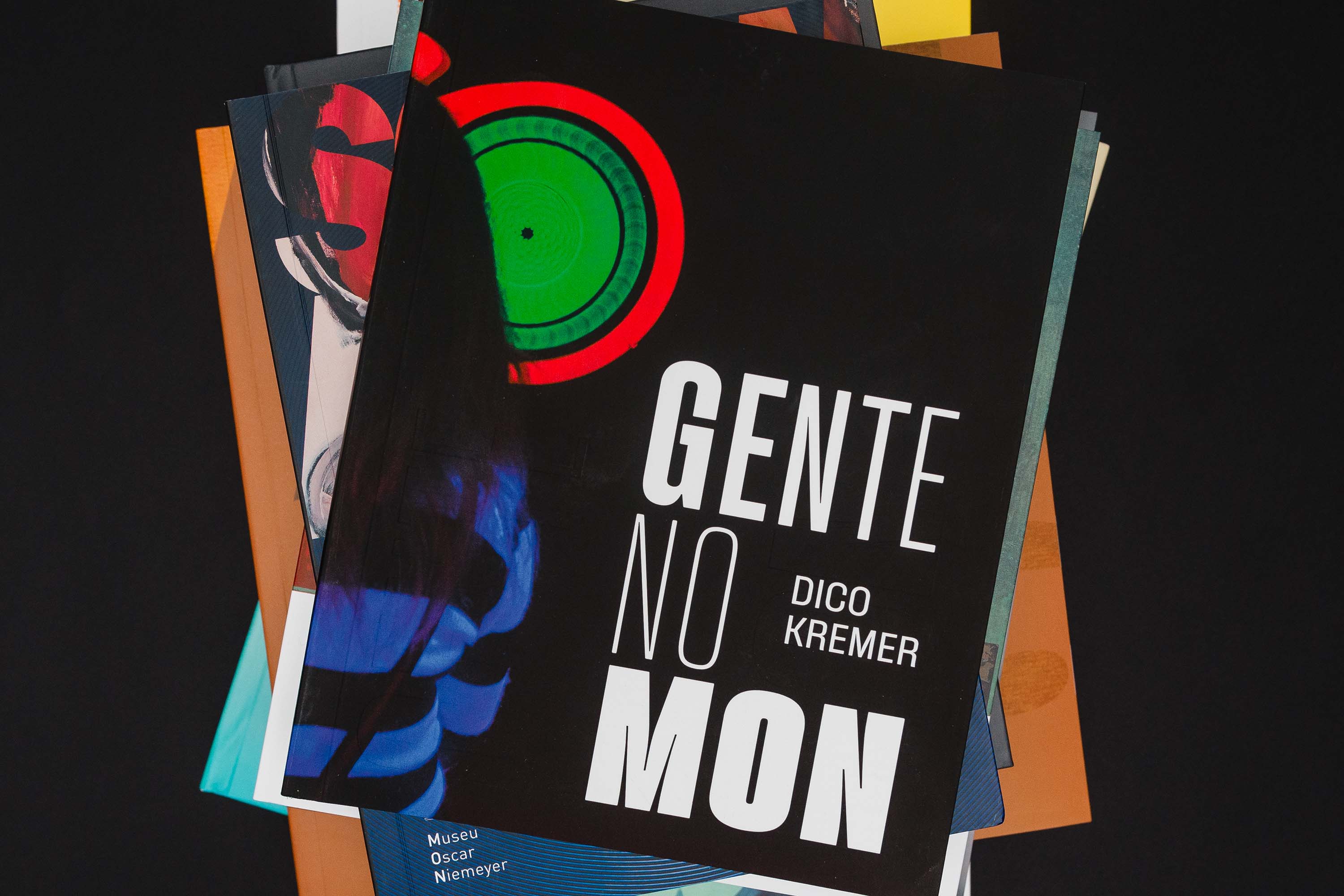 Catálogos de exposições do MON