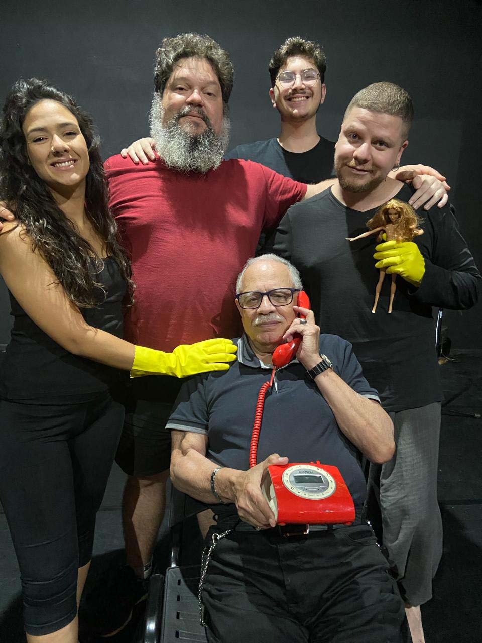 Com pai e filho no palco, Teatro Guaíra recebe o espetáculo “As Santas”