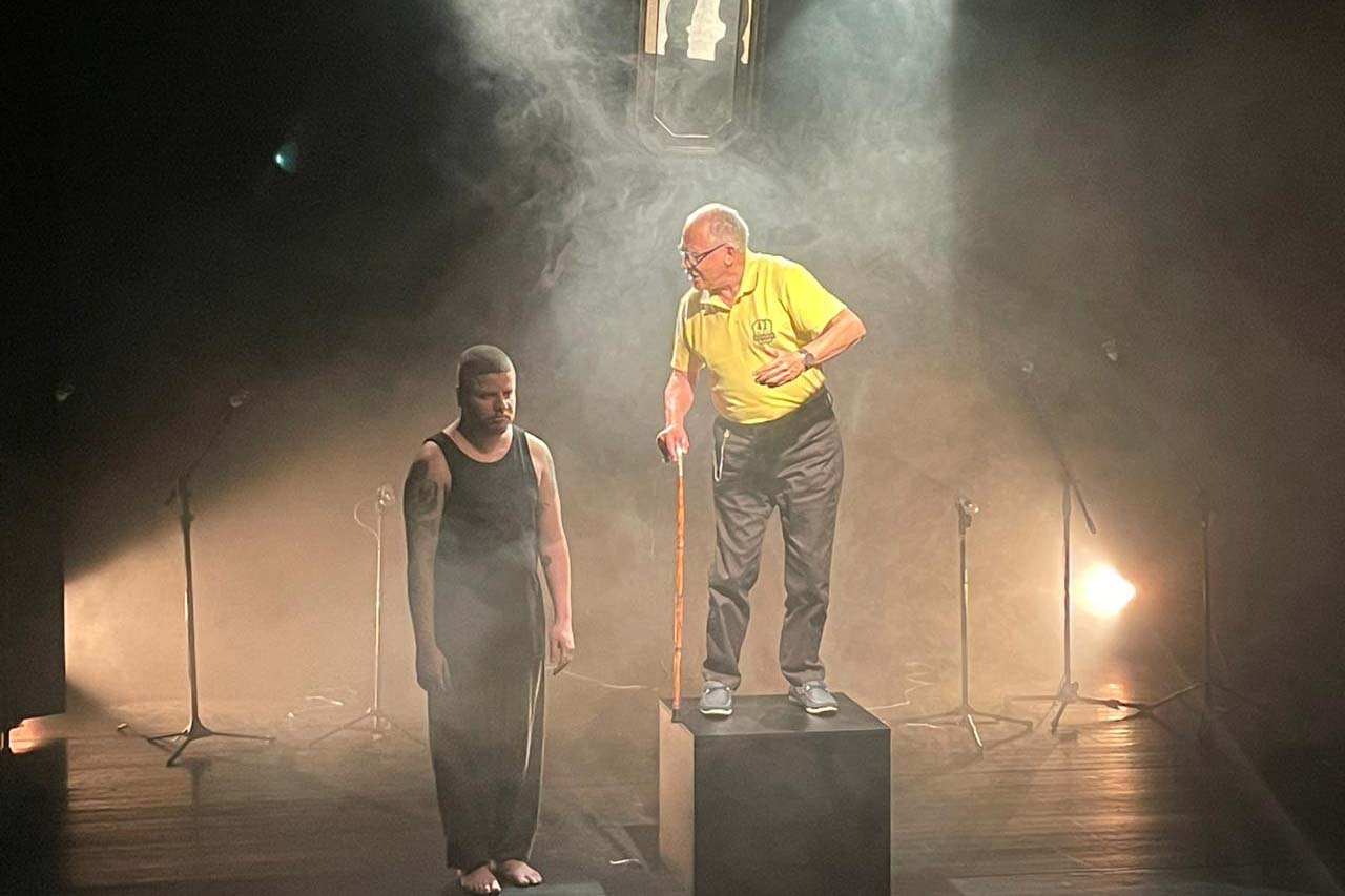 Com pai e filho no palco, Teatro Guaíra recebe o espetáculo “As Santas”