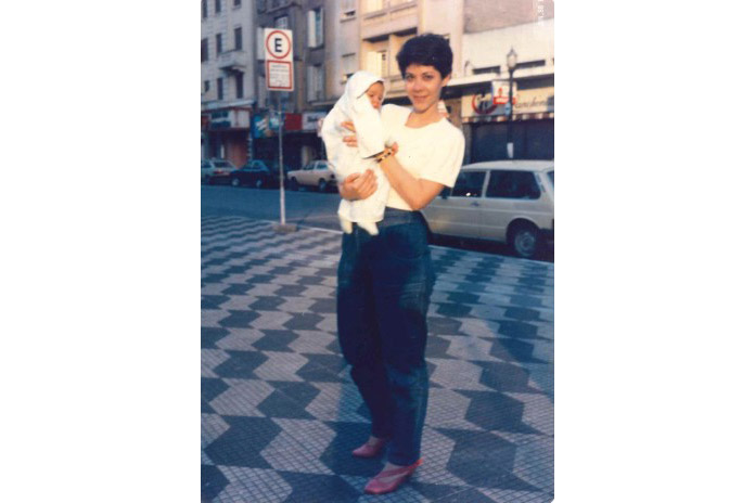 Memórias e novos parcerias marcam 39 anos da Orquestra Sinfônica do Paraná -  Na foto, Carla Maria nasceu no mesmo dia da Orquestra Sinfônica do Paraná: 28 de maio de 1985. A memória é da tia, a pianista Analaura de Souza Pinto, a primeira a ser chamada ao palco no concerto de estreia