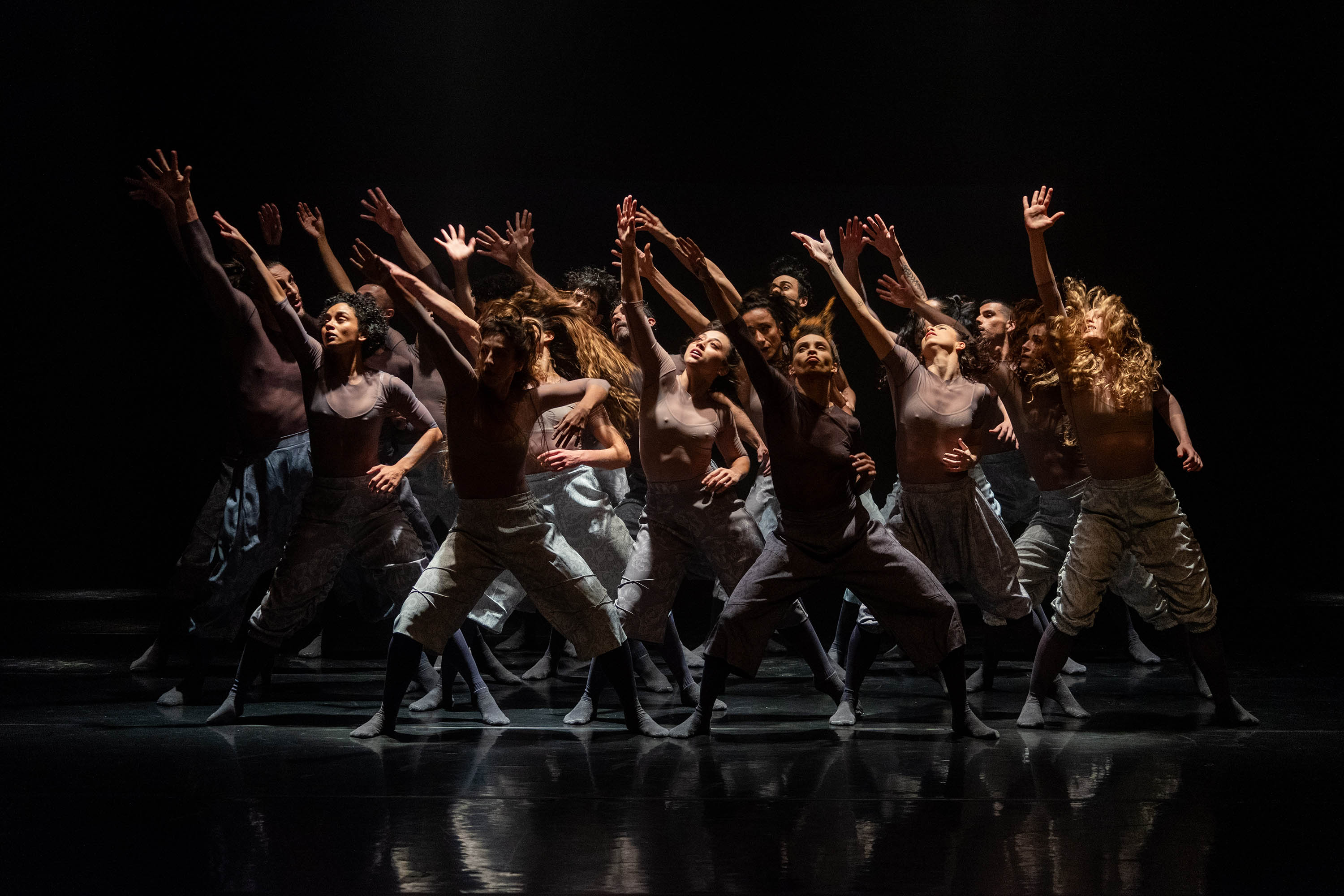 Balé Teatro Guaíra abre o mês de agosto com o espetáculo Contraponto no Guairão