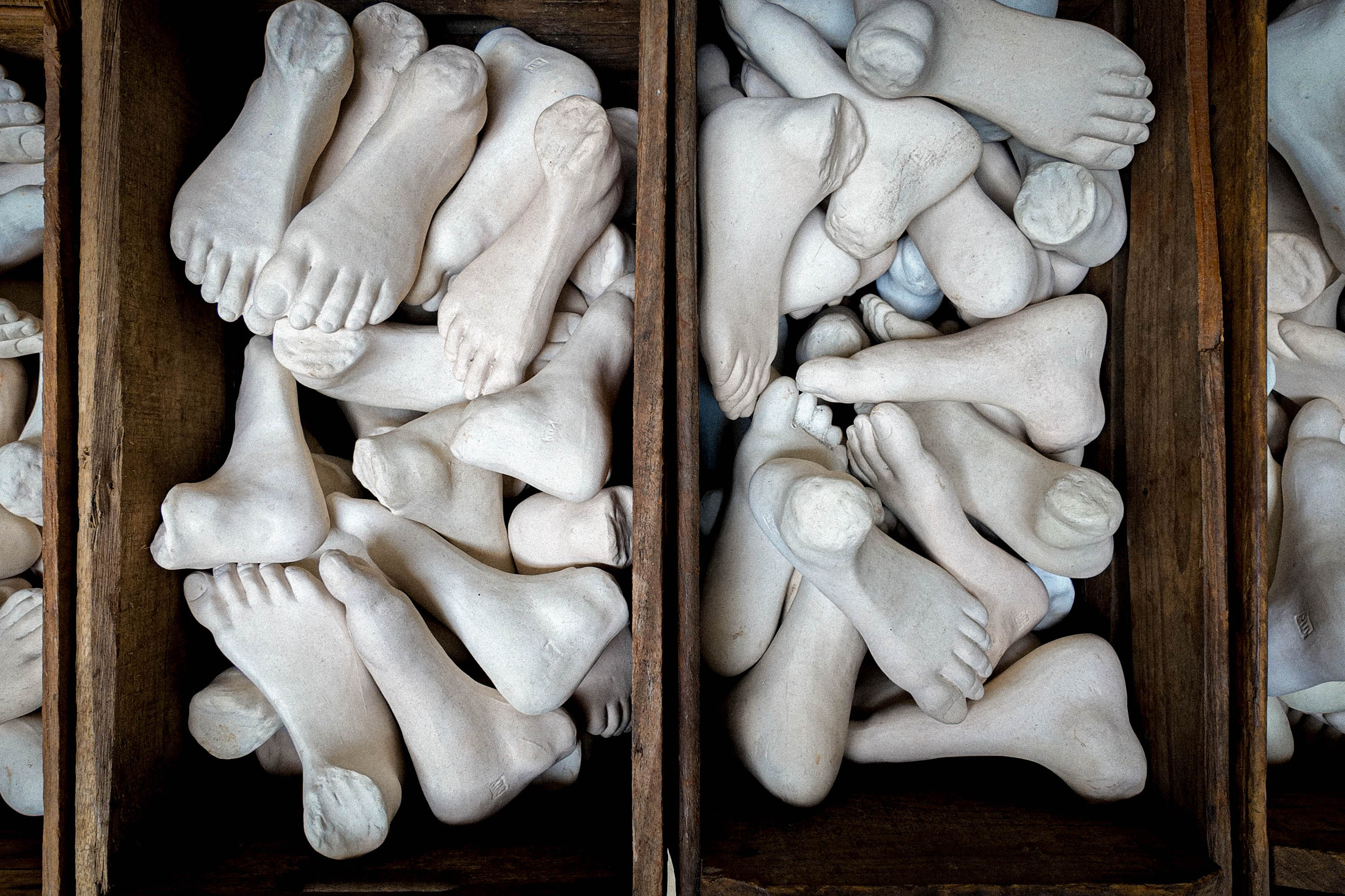 Museu de Arte Contemporânea (MAC-Paraná) - O Museu de Arte Contemporânea do Paraná (MAC Paraná) inaugura nesta sexta-feira (19), às 14h, a exposição “O Estranho que Mora Comigo”. A mostra reúne obras tridimensionais do acervo da instituição e uma obra externa convidada, e estará em exibição na Sede Adalice Araújo do MAC Paraná, no hall da Secretaria de Estado da Cultura (SEEC), no centro de Curitiba