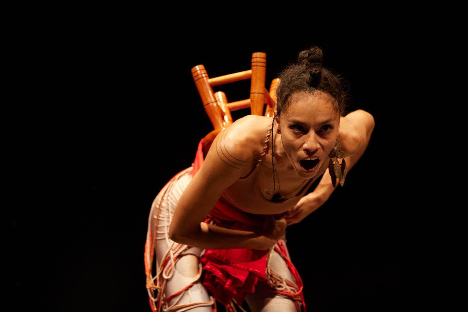 Museu Paranaense (MUPA) - Acrobacia – Na terça (23), às 19h, acontece a oficina “Arvorando”, elaborada com o objetivo de cultivar consciência, expressão corporal e enraizamento da presença em vivências coreográficas, rítmicas e jogos de improvisação, a partir de princípios presentes em distintas danças da diáspora africana no Brasil
