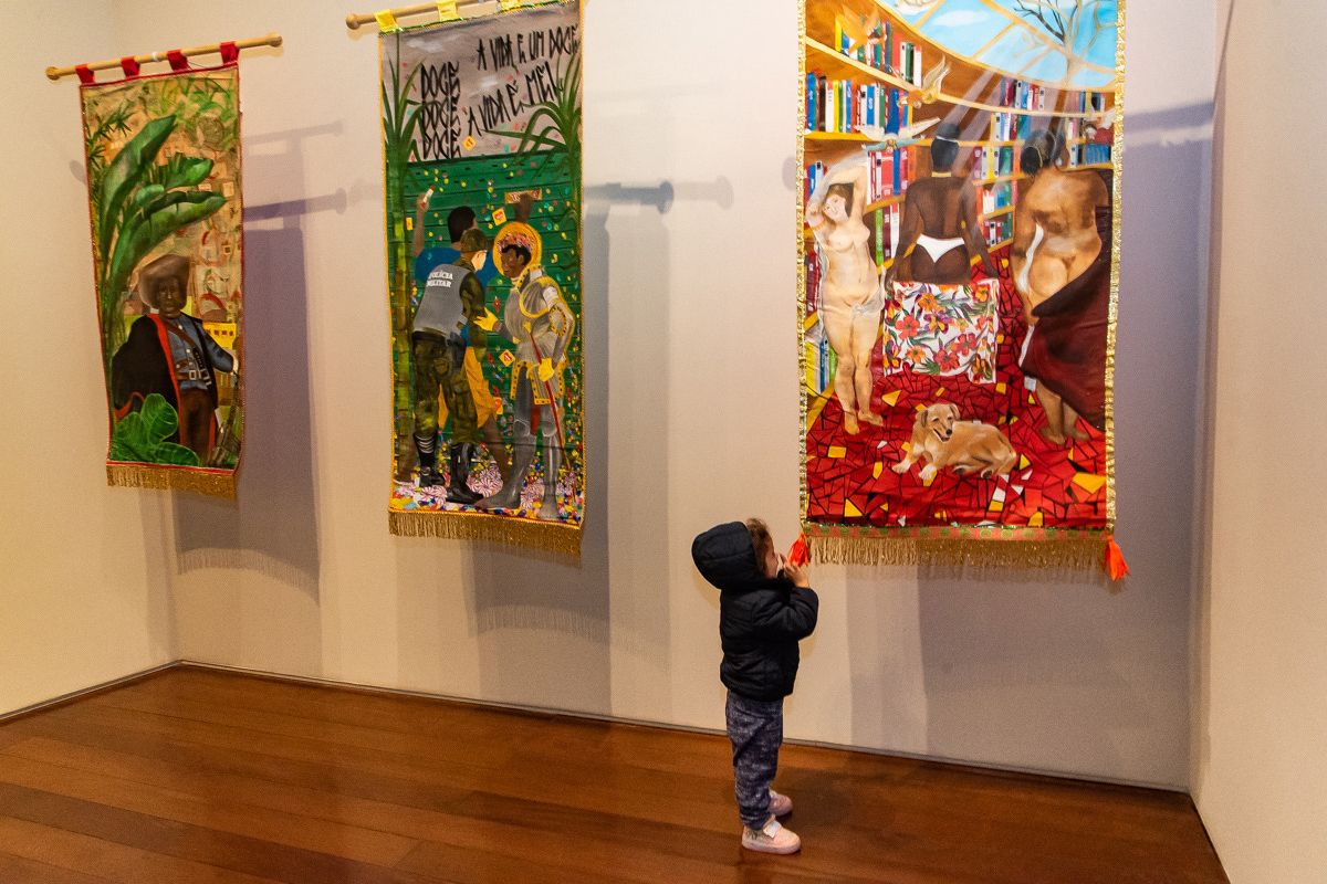 Museu Casa Alfredo Andersen (MCAA) - Segredo da Cor – A exposição "Segredo da Cor", já em exibição no museu, traz uma poderosa coleção de obras de Cecifrance Aquino, com foco na temática antirracista.