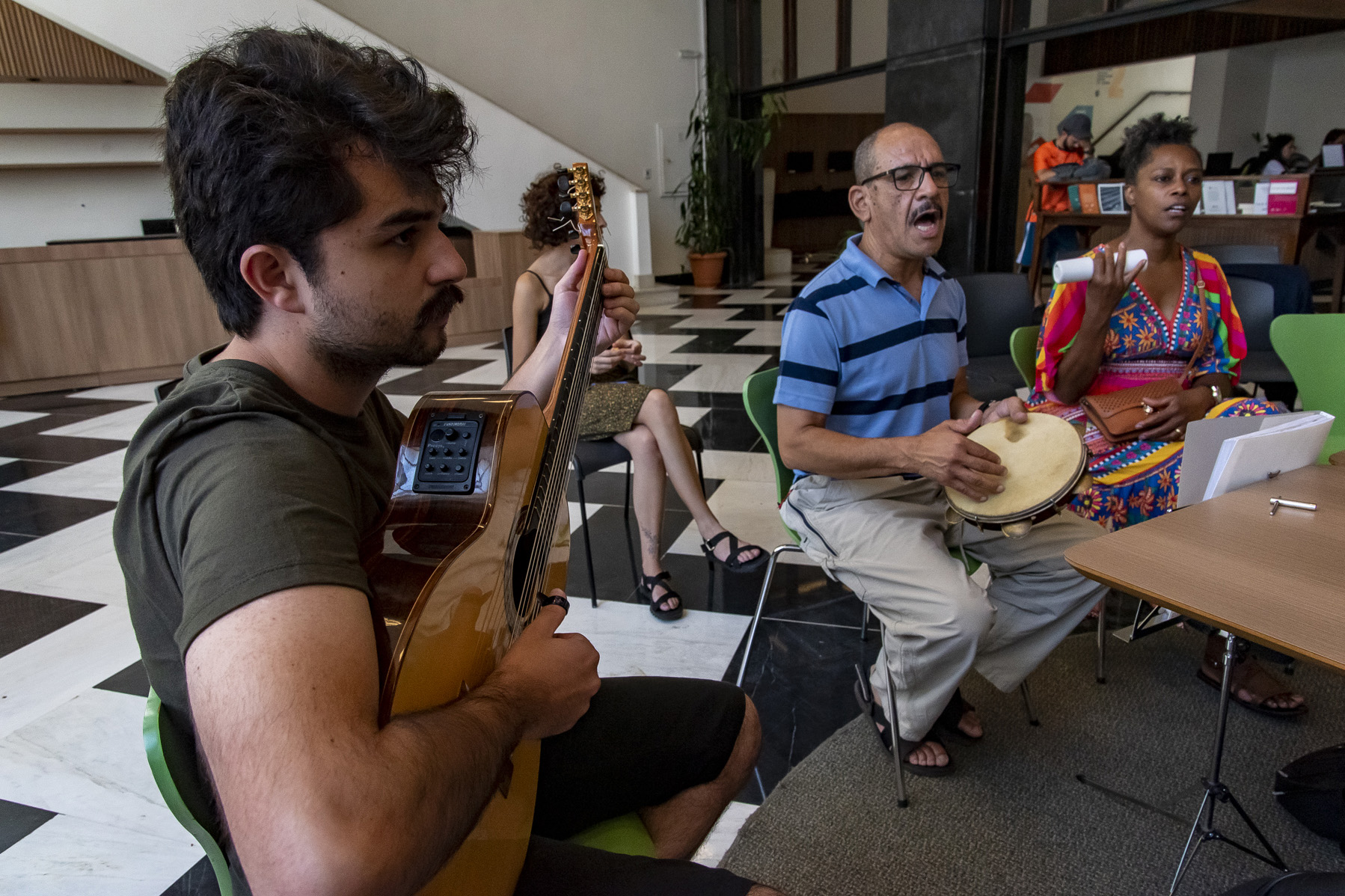 Biblioteca Pública do Paraná (BPP) - Samba do Compositor Paranaense – Roda de samba na BPP, aberta ao público. O próximo encontro será neste fim de semana, dia 14, às 10h, no Hall Térreo.