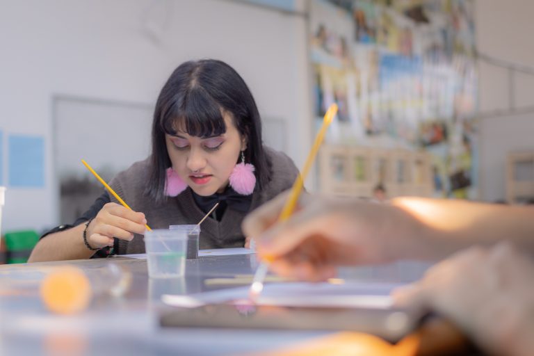 Estão abertas as inscrições para curso EAD sobre produção de tinta a partir da terra