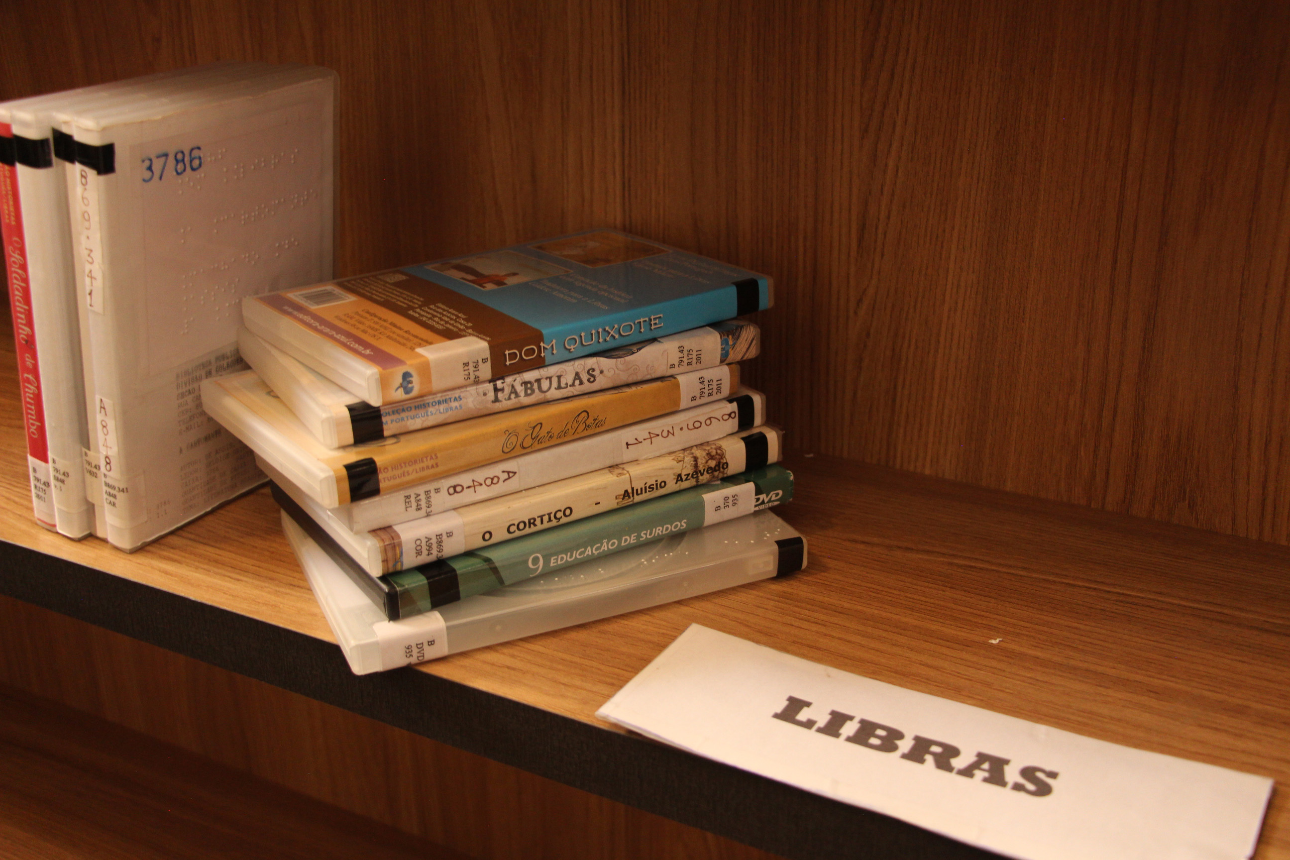 Biblioteca Pública do Paraná (BPP) - Seção Braille - Projeto Cine Inclusivo – Sessões de filmes com audiodescrição para pessoas com deficiência visual e auditiva