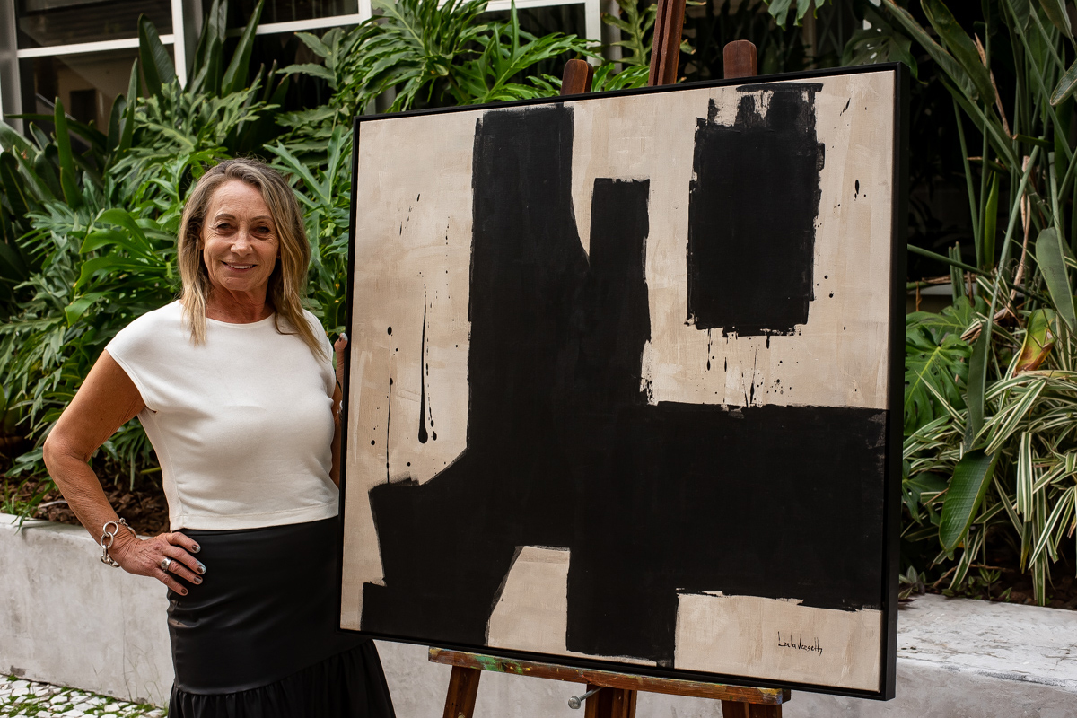 Museu Casa Alfredo Andersen (MCAA) - Exposição Essência em Preto e Branco – Na terça-feira (15), às 16h, acontece a abertura da exposição “Essência em Preto e Branco”. Nesta jornada sensorial, a artista plástica Leila Versetti guia o público em um encontro íntimo com sua identidade artística, proporcionando reflexões sobre a força e resiliência da verticalidade e encorajando os olhares à explorar as nuances de cada detalhe