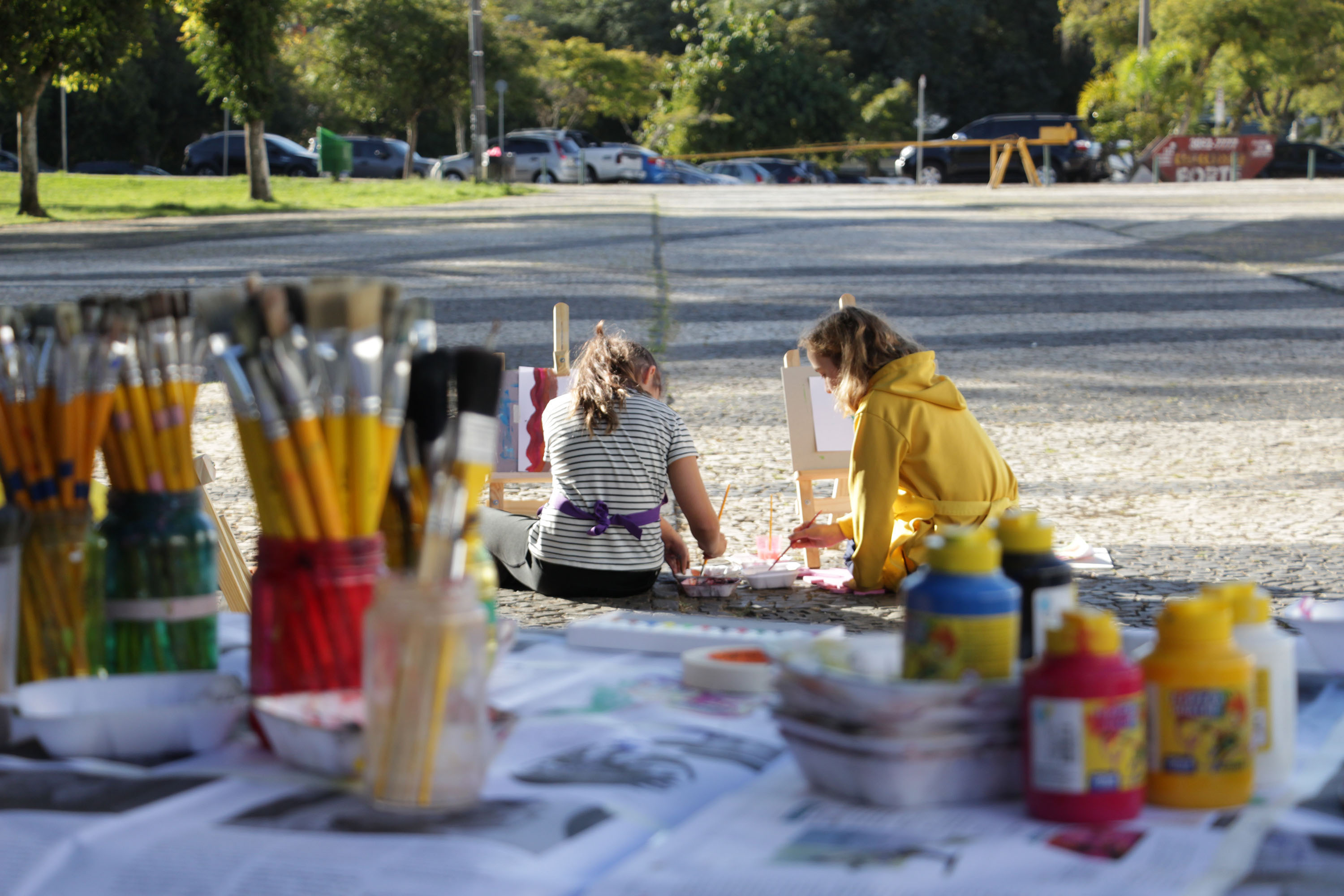 Museu Oscar Niemeyer (MON) - Ateliê sem Paredes – No sábado (12), das 11h às 15h30, a área externa do MON se transformará em um ateliê ao ar livre para uma oficina de pintura, aberta a todos os públicos. A atividade acontece no Parcão e pode ser acessada até às 15h. Com intérprete de Libras e capacidade para 60 pessoas simultaneamente, é gratuita e recomendada para maiores de 3 anos. Crianças menores de 14 anos precisam estar acompanhadas por um adulto