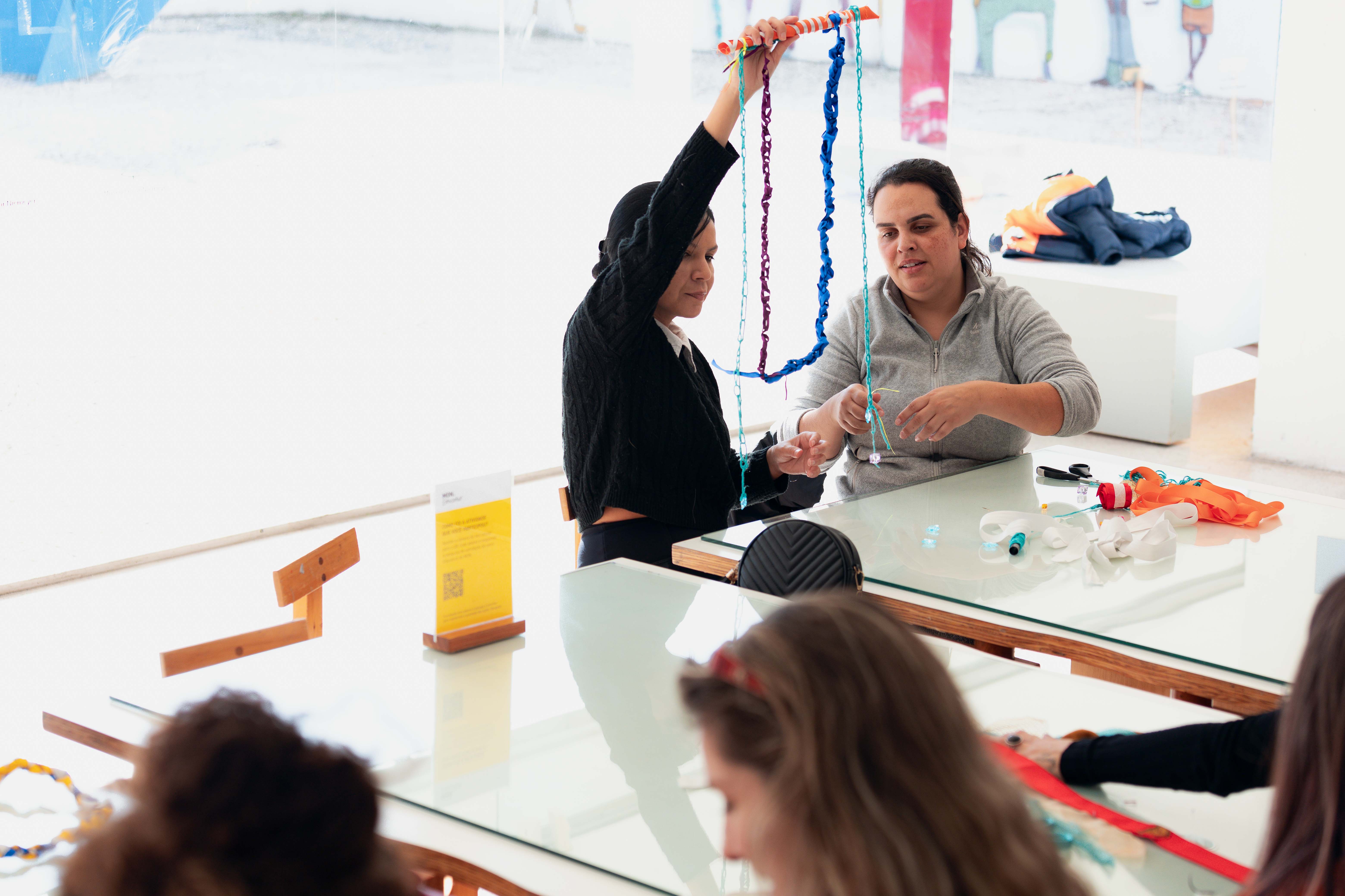 Museu Oscar Niemeyer promove encontro para educadores sobre o artista Alex Flemming