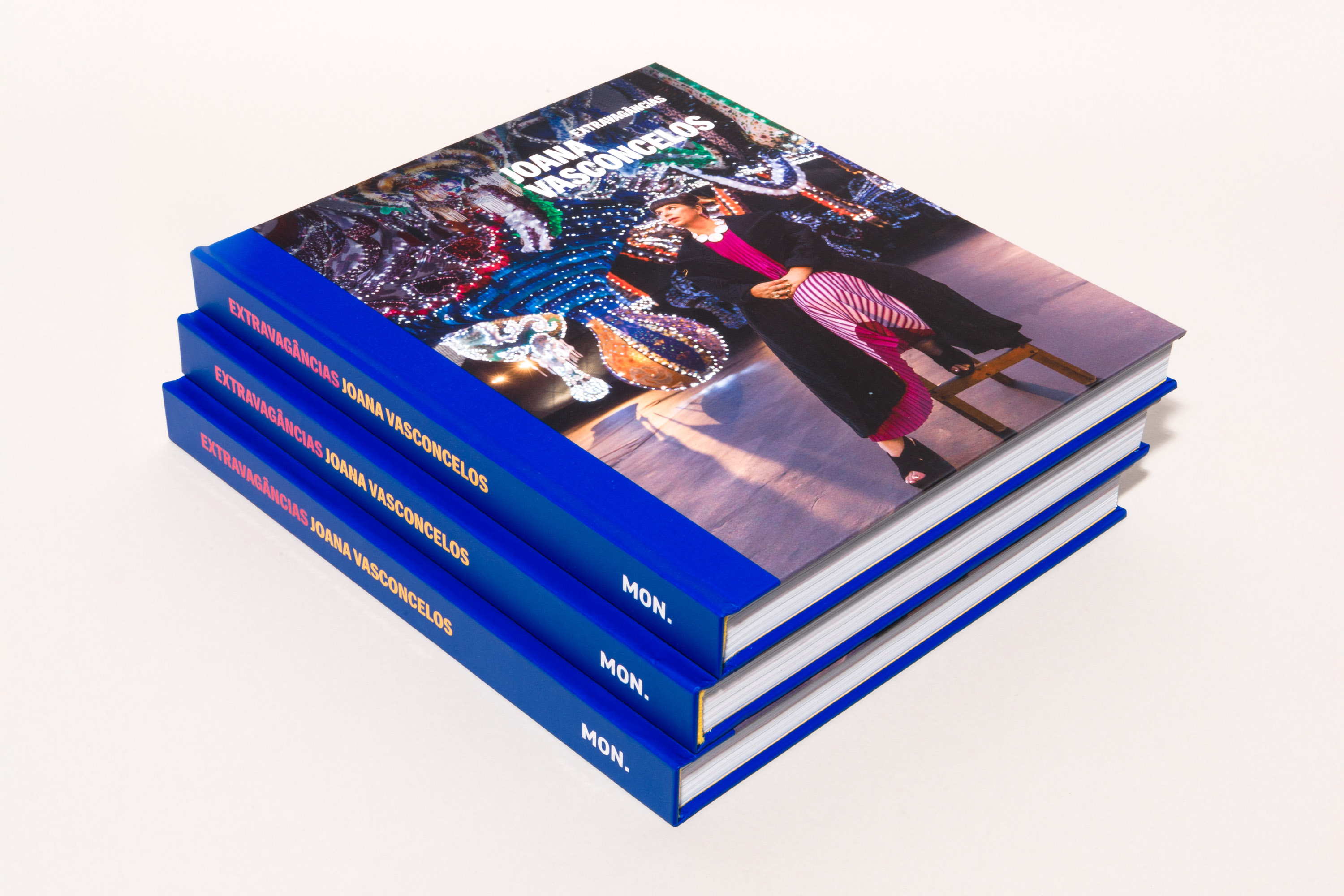 MON Loja disponibiliza catálogo da mostra “Extravagâncias”, de Joana Vasconcelos. Na foto, Exposição “Extravagâncias” no MON - Museu Oscar Niemeyer em Curitiba