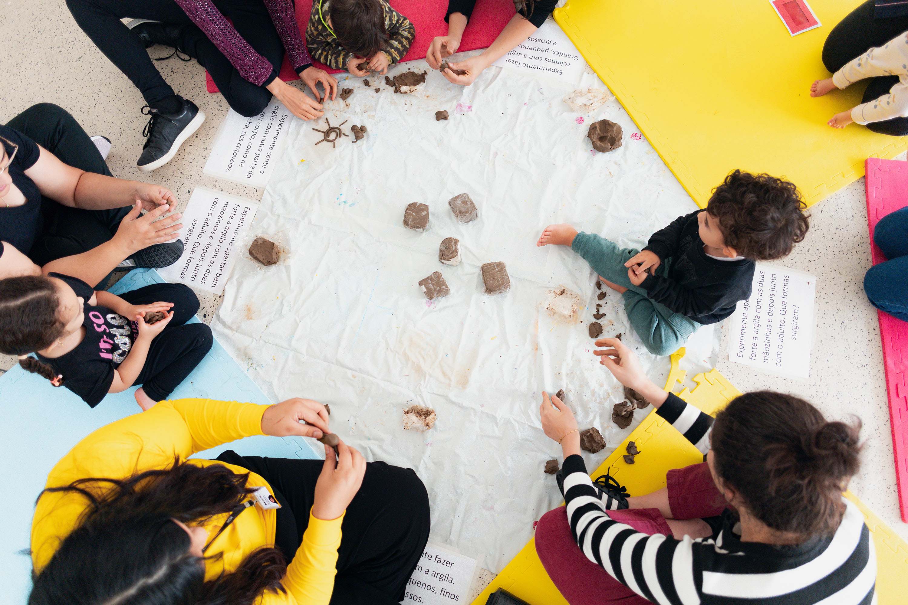 A Música das Cores: MON realiza oficina sensorial para crianças de 12 a 24 meses