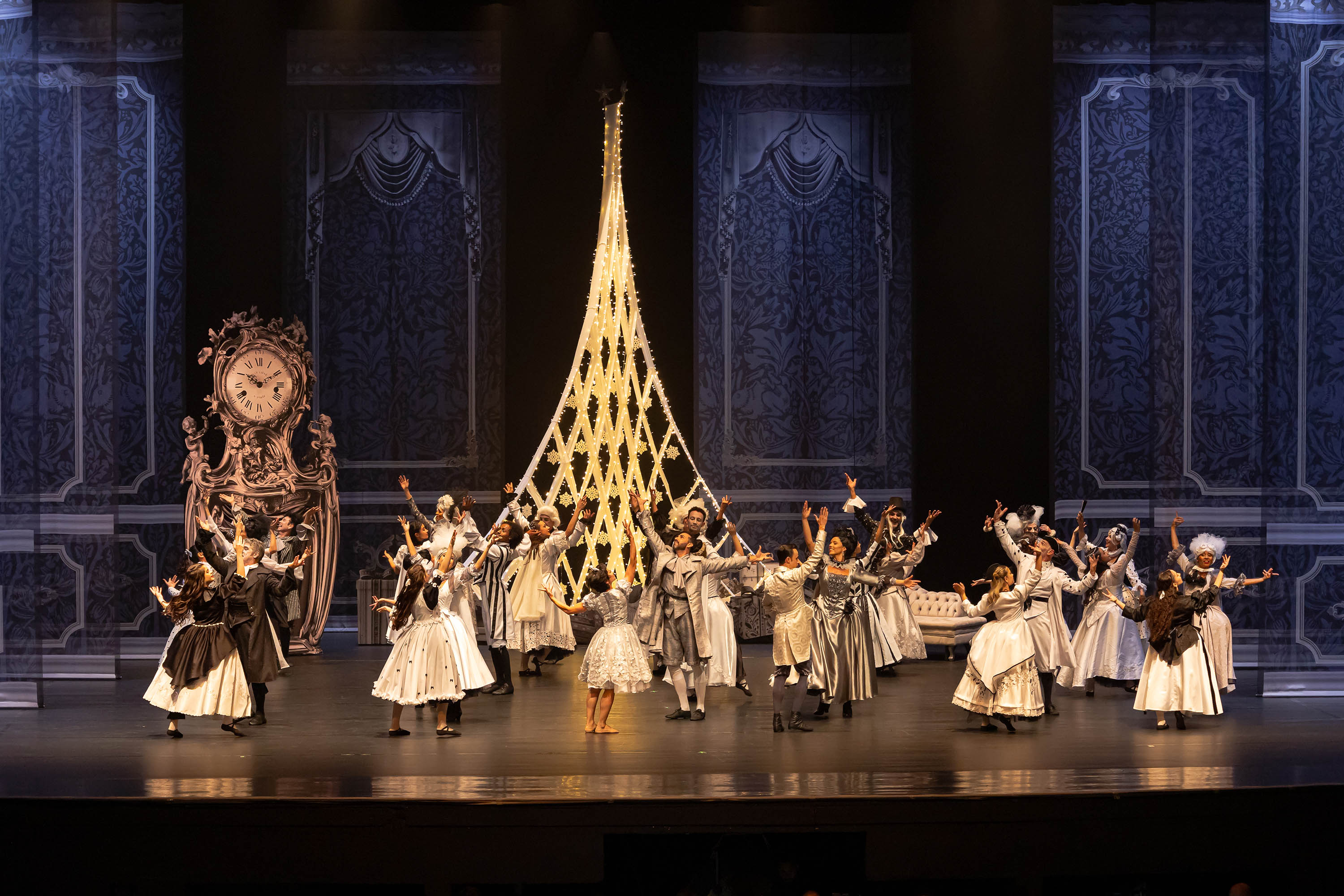 O Quebra-Nozes leva a magia do Natal ao palco do Teatro Guaíra e fecha calendário de 2024
