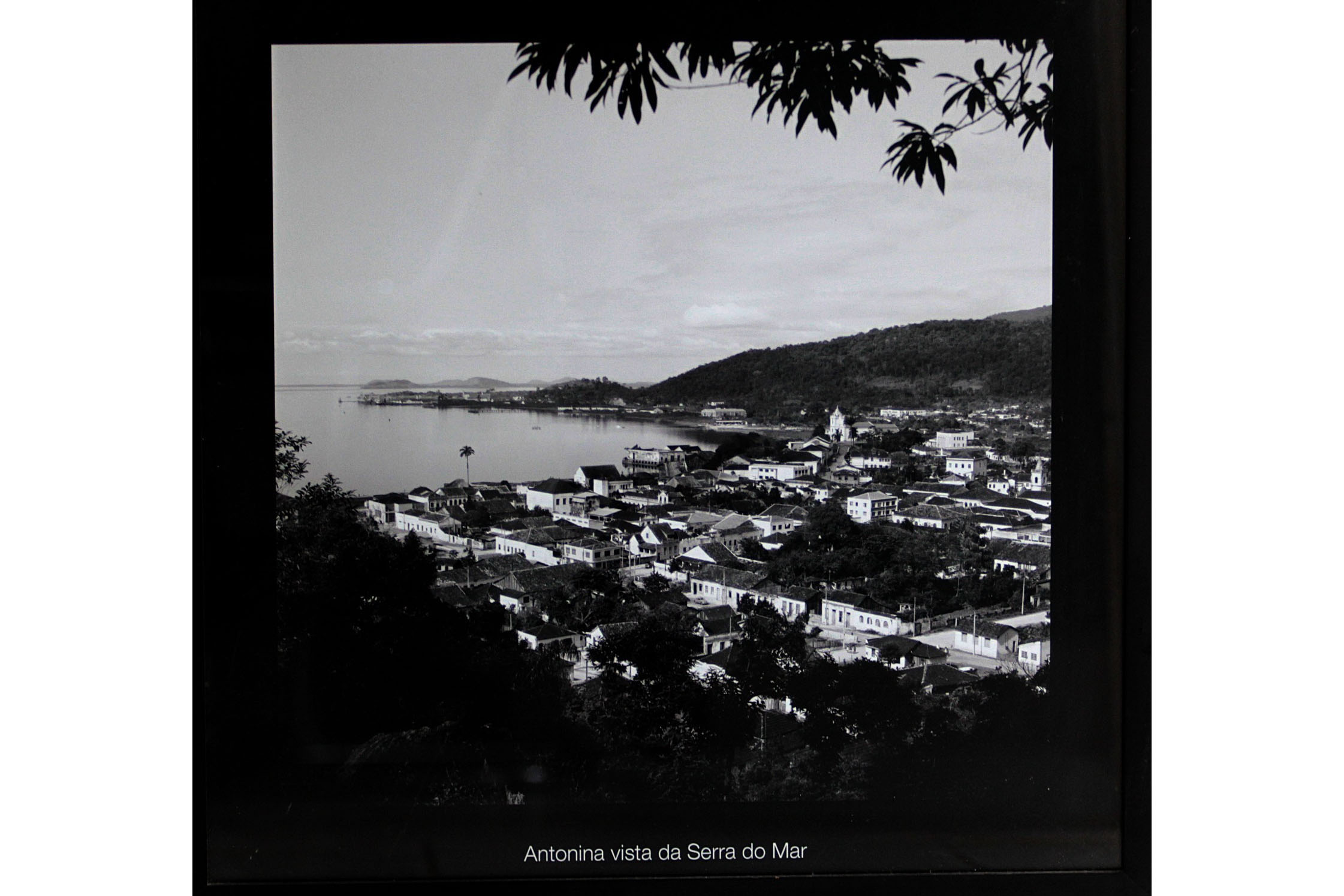 O Museu da Imagem e do Som (MIS-PR) inaugurou na Estação Ferroviária de Antonina uma exposição que celebra a história e cultura do município litorâneo por meio de acervo audiovisual do próprio museu.