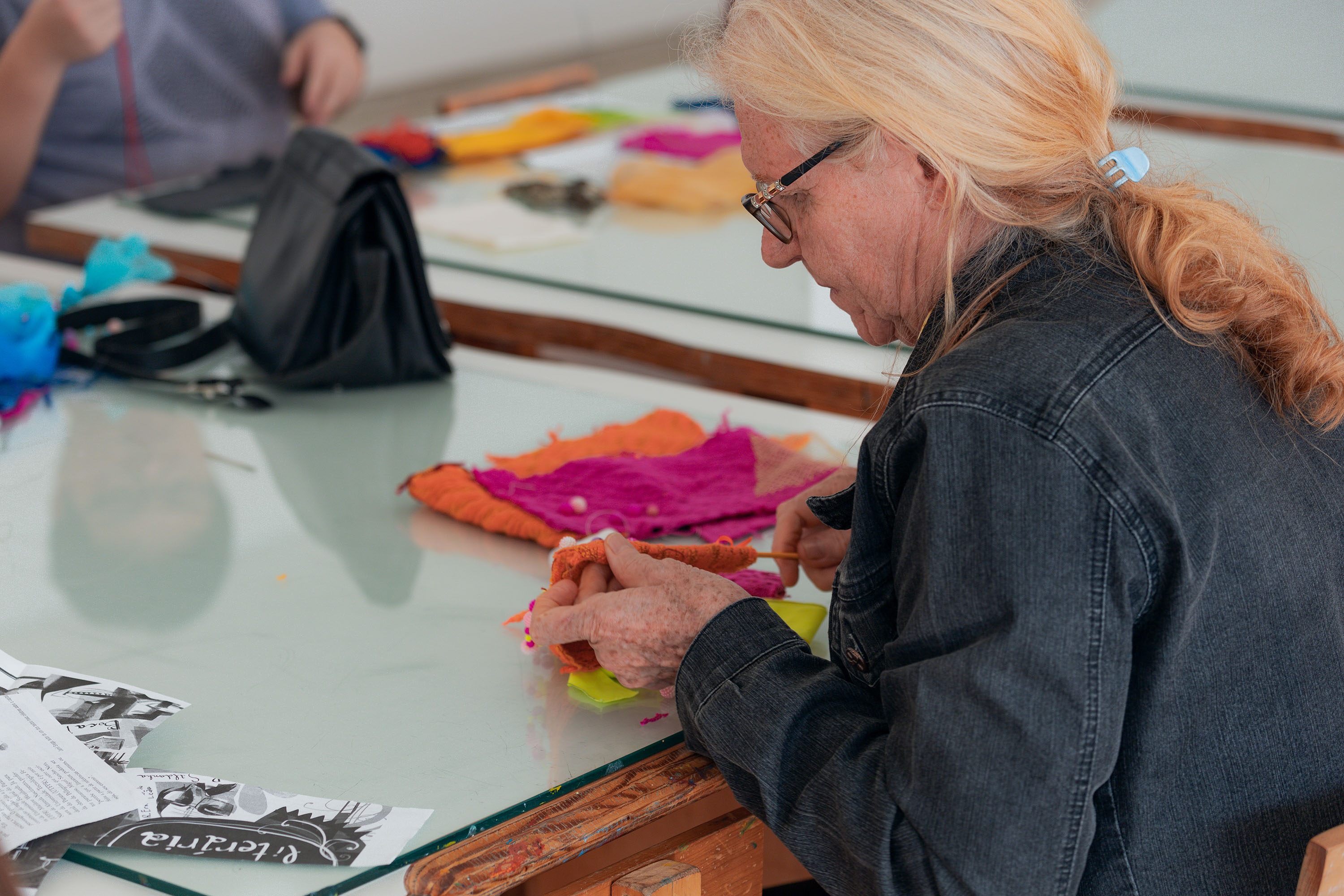 MON realiza oficina de pintura com base na trilha de "Twin Peaks" no Dia da Mulher