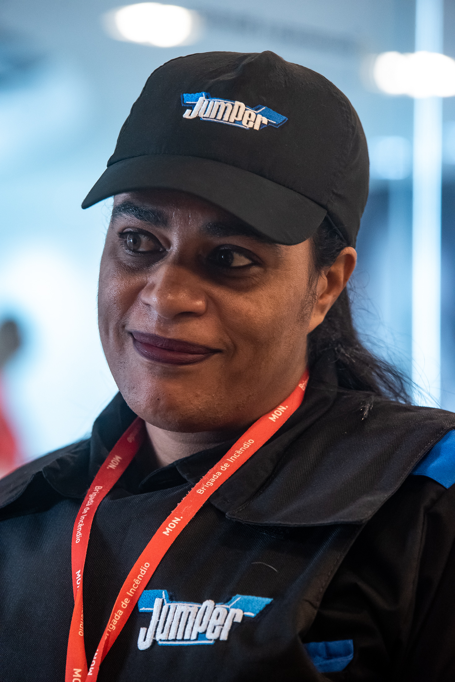 Regina Maria Rodrigues da Costa Brenning, segurança no Museu Oscar Niemeyer. Foto: Kraw Penas