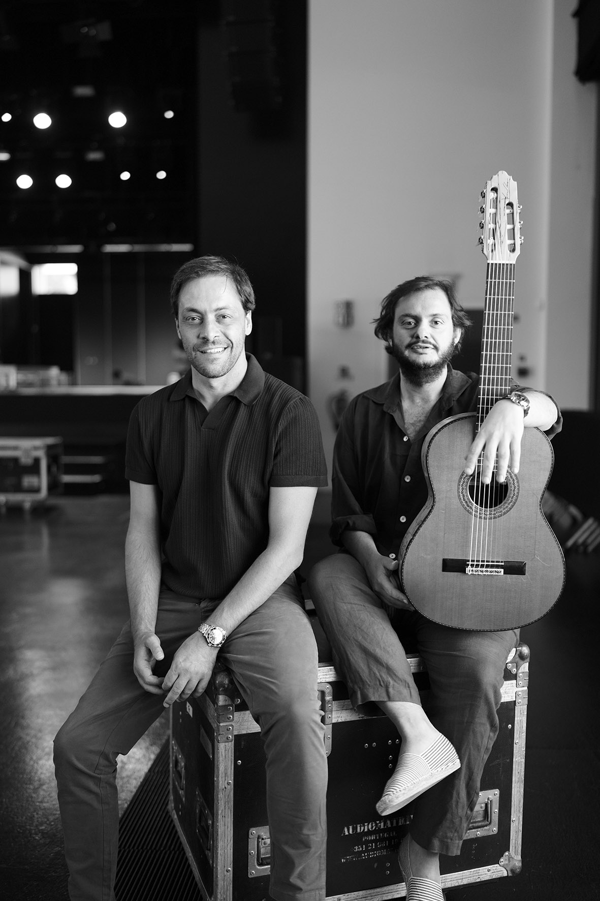 António Zambujo & Yamandu Costa abrem turnê brasileira no Teatro Guaíra