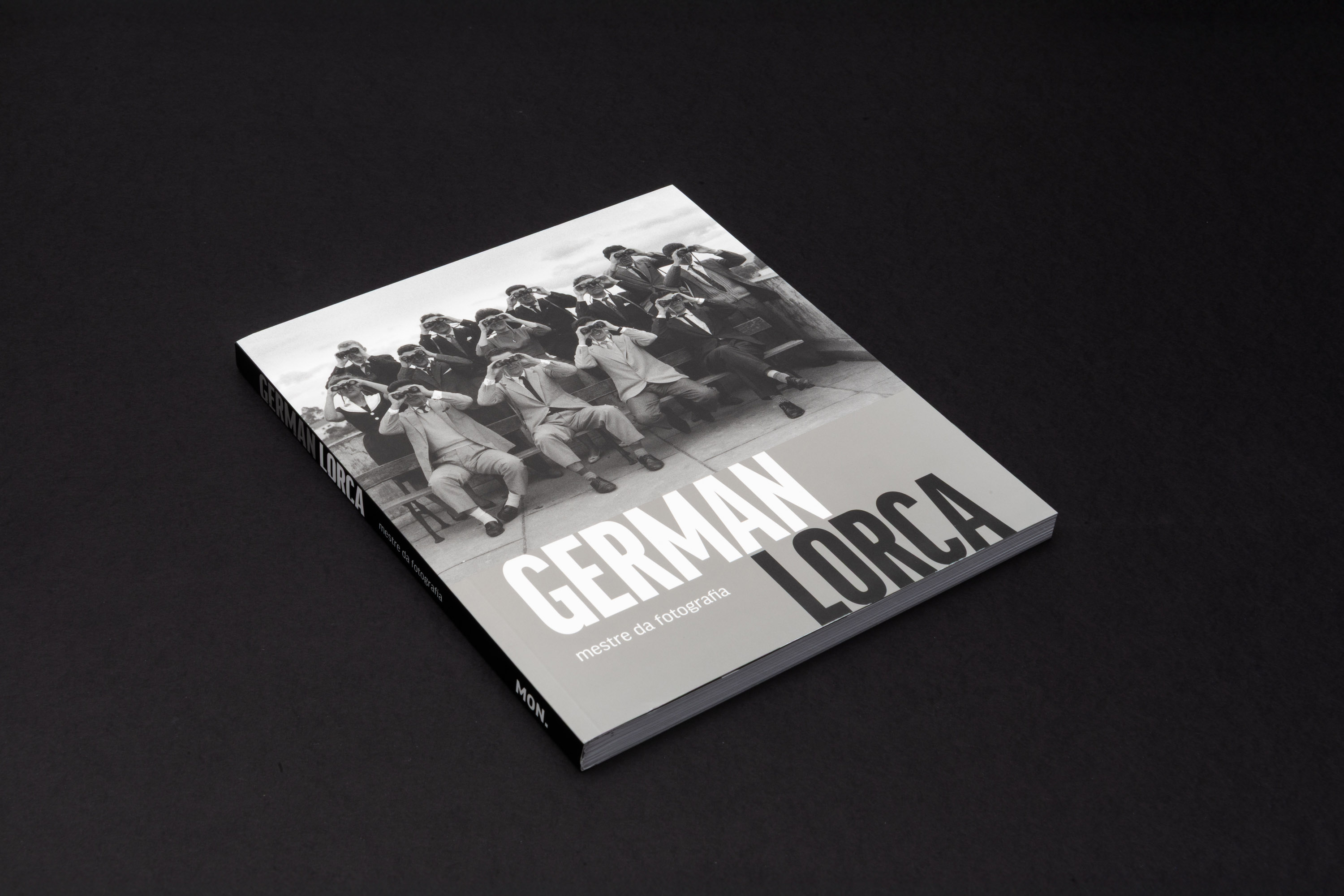 Catálogo da mostra do fotógrafo German Lorca já está disponível na MON Loja