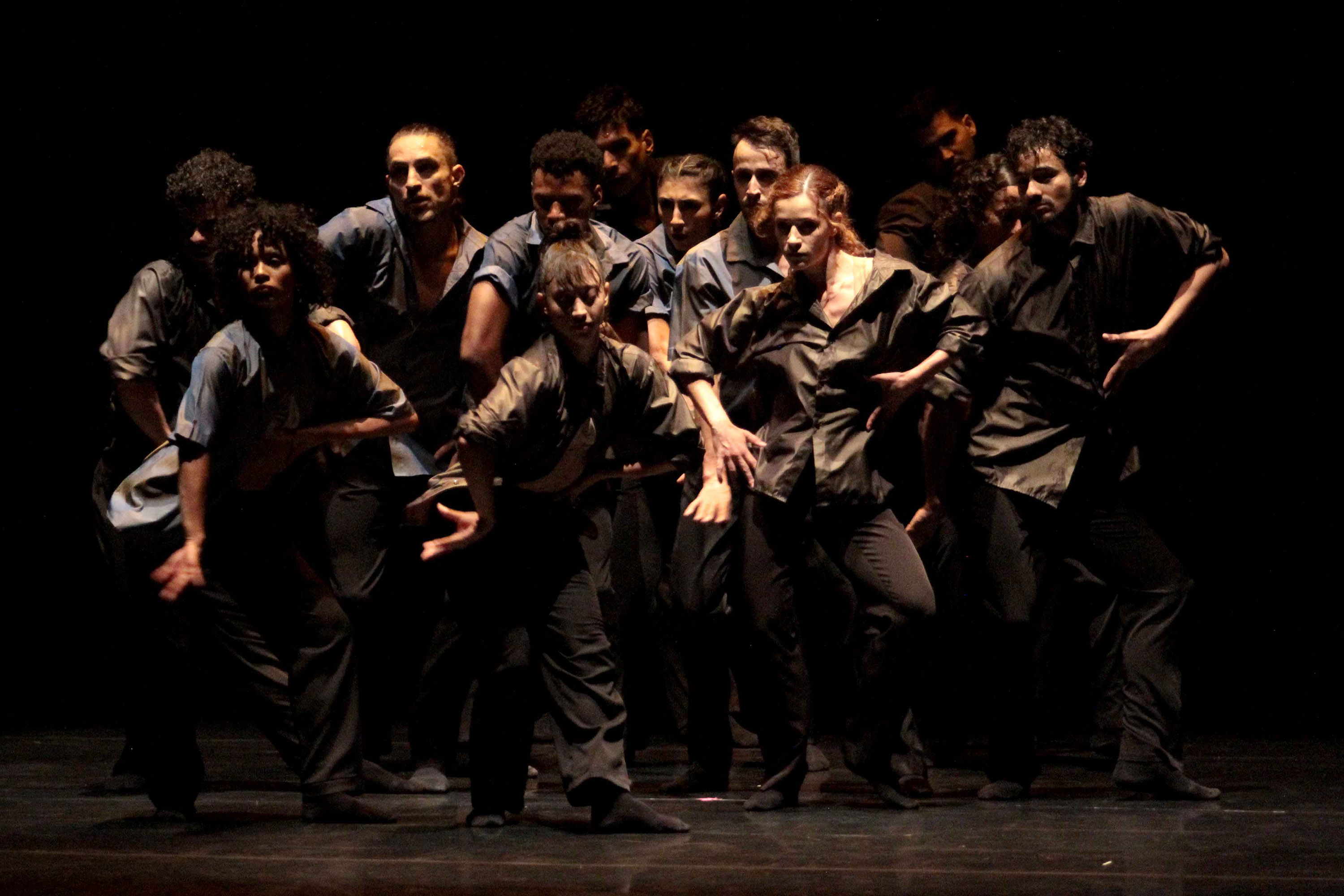 Cerca de 350 alunos e professores de três escolas estaduais de Curitiba tiveram a oportunidade neta sexta-feira (7) de assistir à apresentação que será levada na turnê do grupo pelo país europeu a partir da semana que vem.