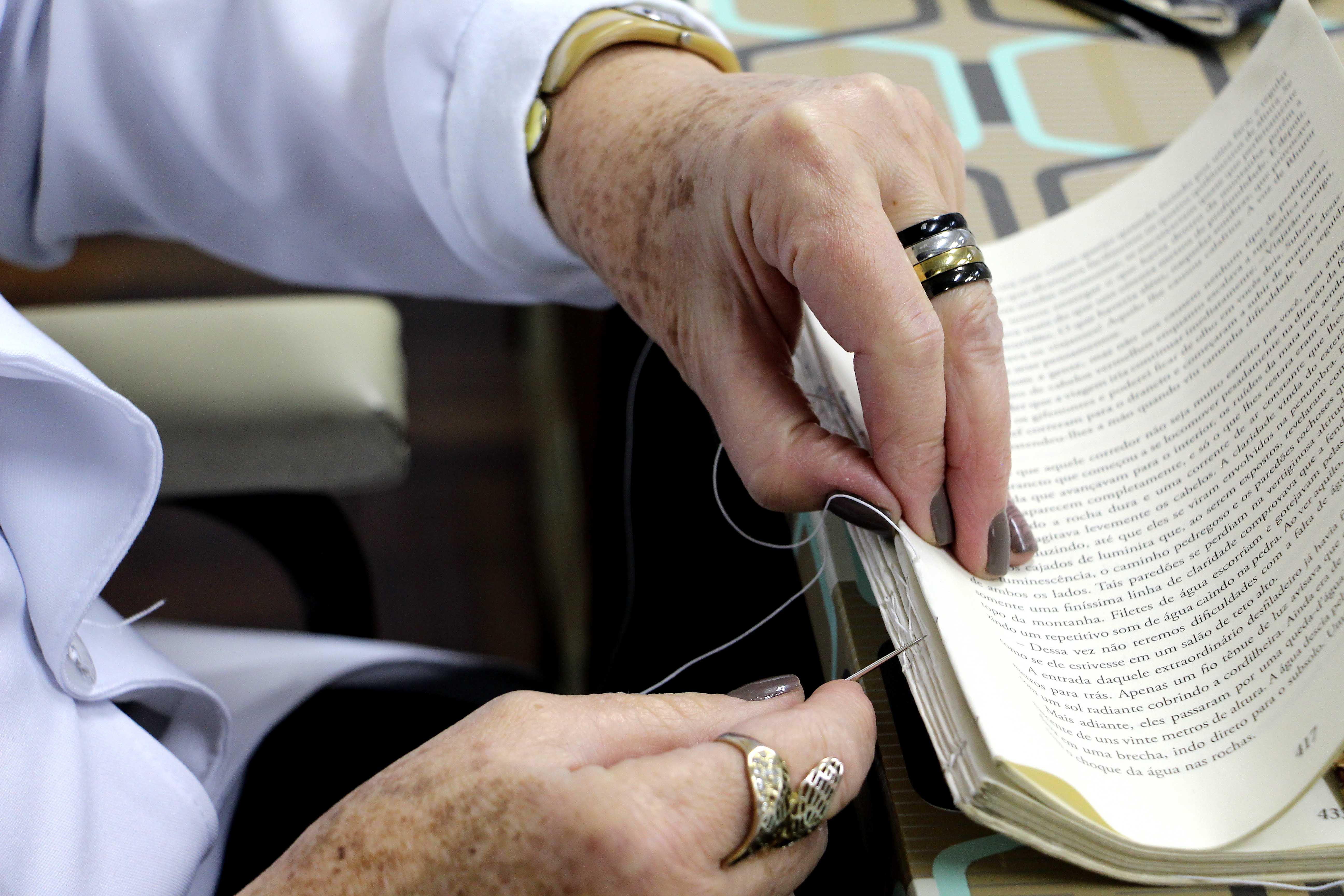 Biblioteca Pública do Paraná abre inscrições para oficina de recuperação de livros