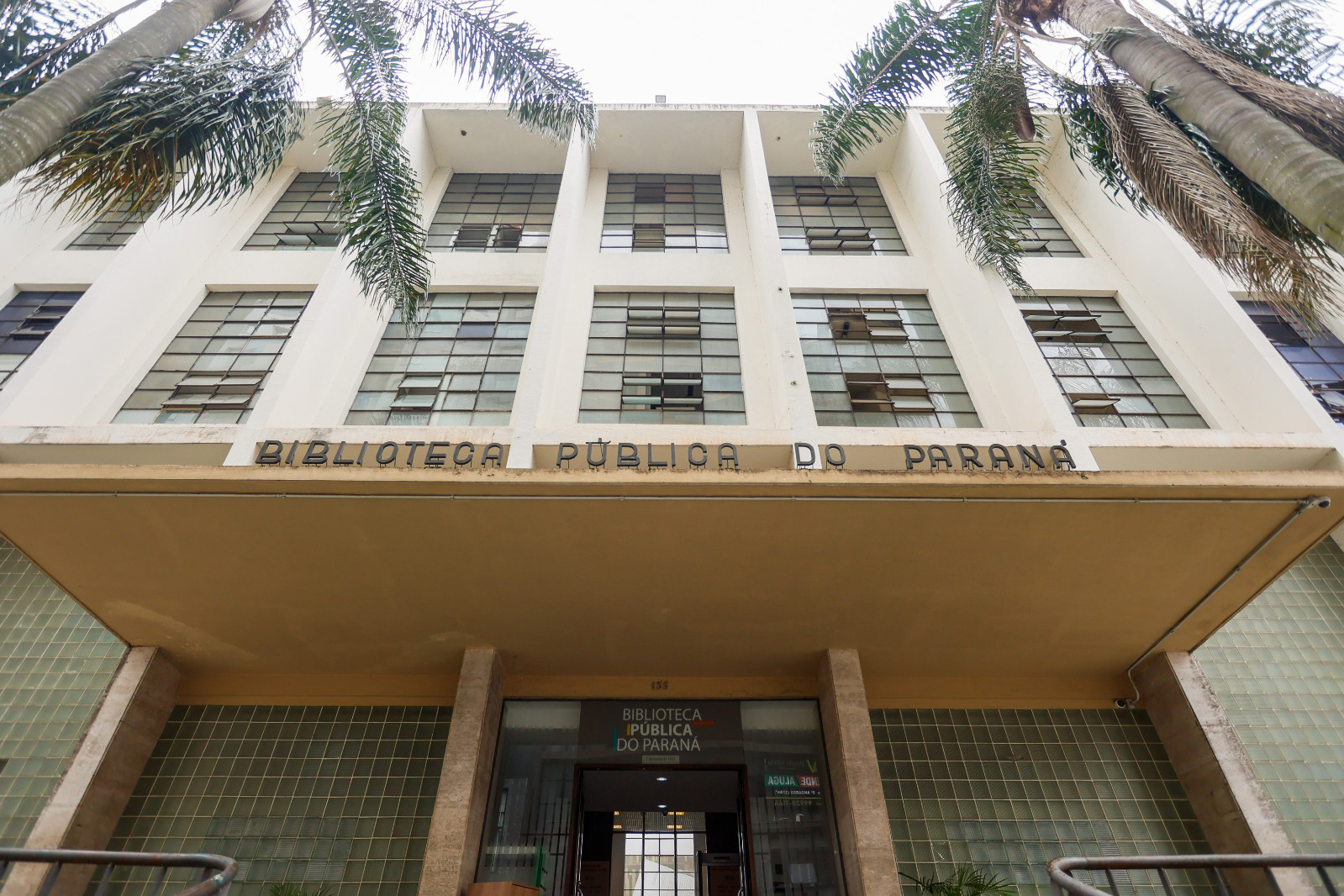 Biblioteca Pública promove em abril grande variedade de eventos para todas as idades. Fachada da Biblioteca Pública do Paraná