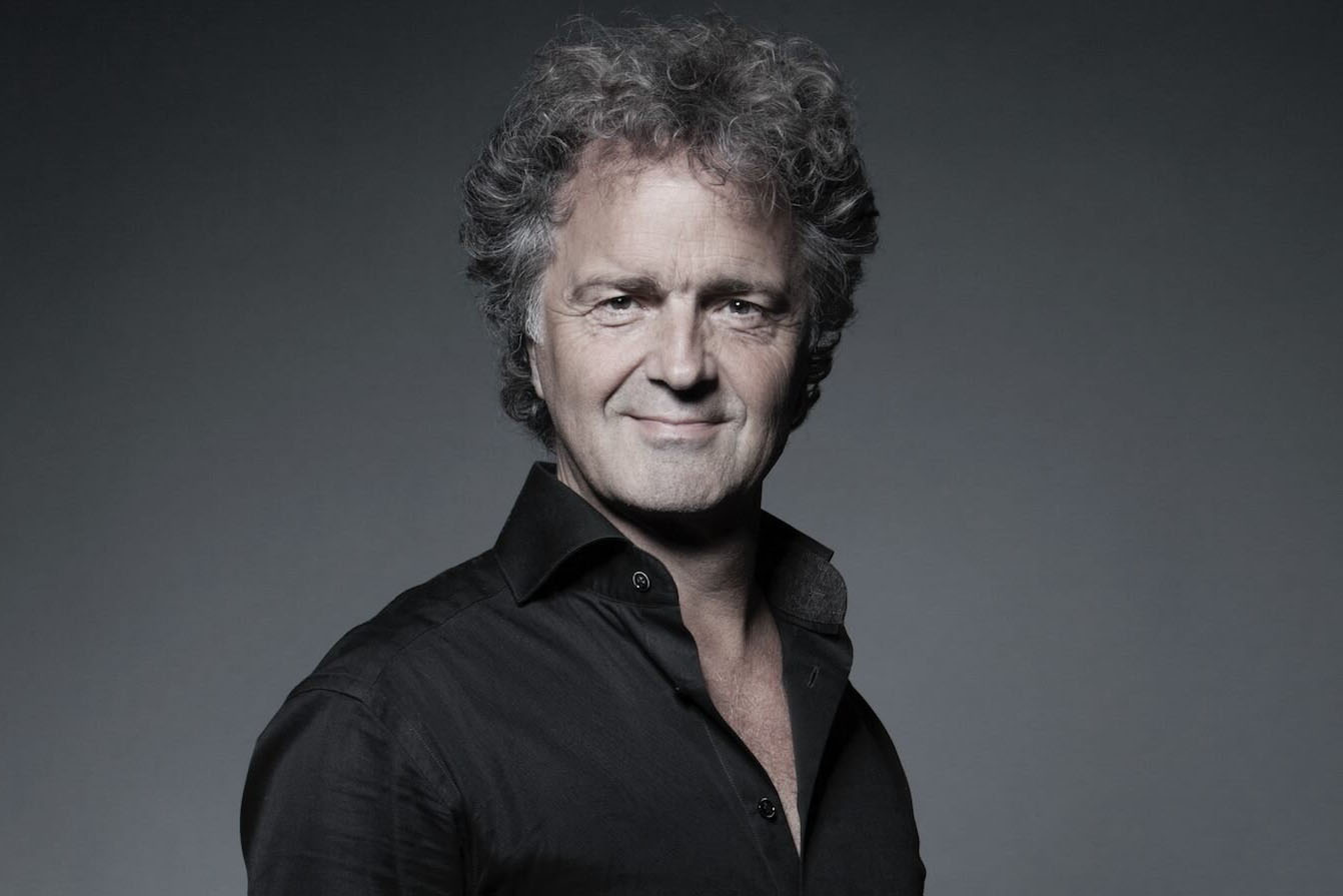 Maestro holandês Vincent de Kort rege a Orquestra Sinfônica do Paraná em concerto neste domingo