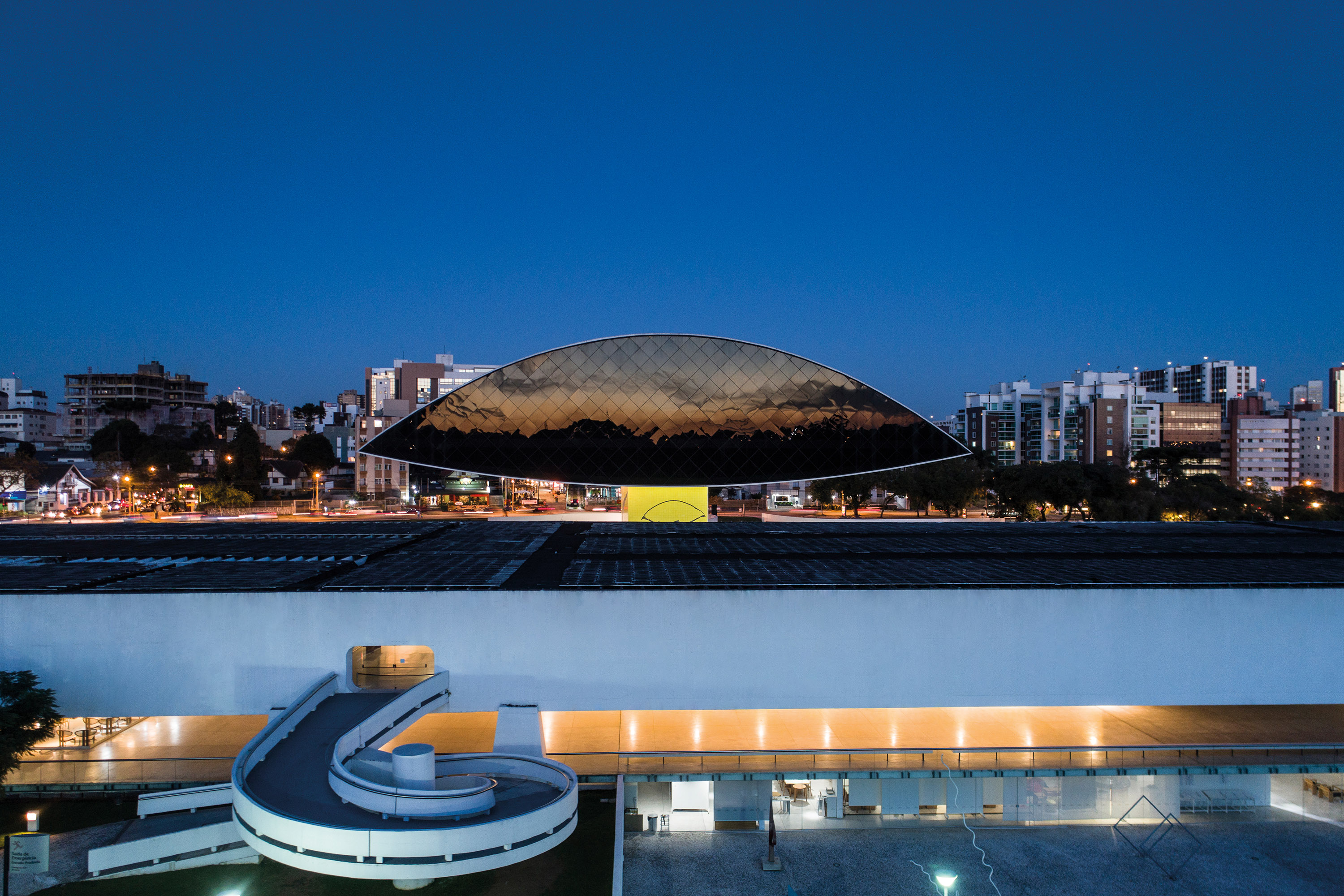 Museu Oscar Niemeyer é destaque em importante publicação de arte internacional
