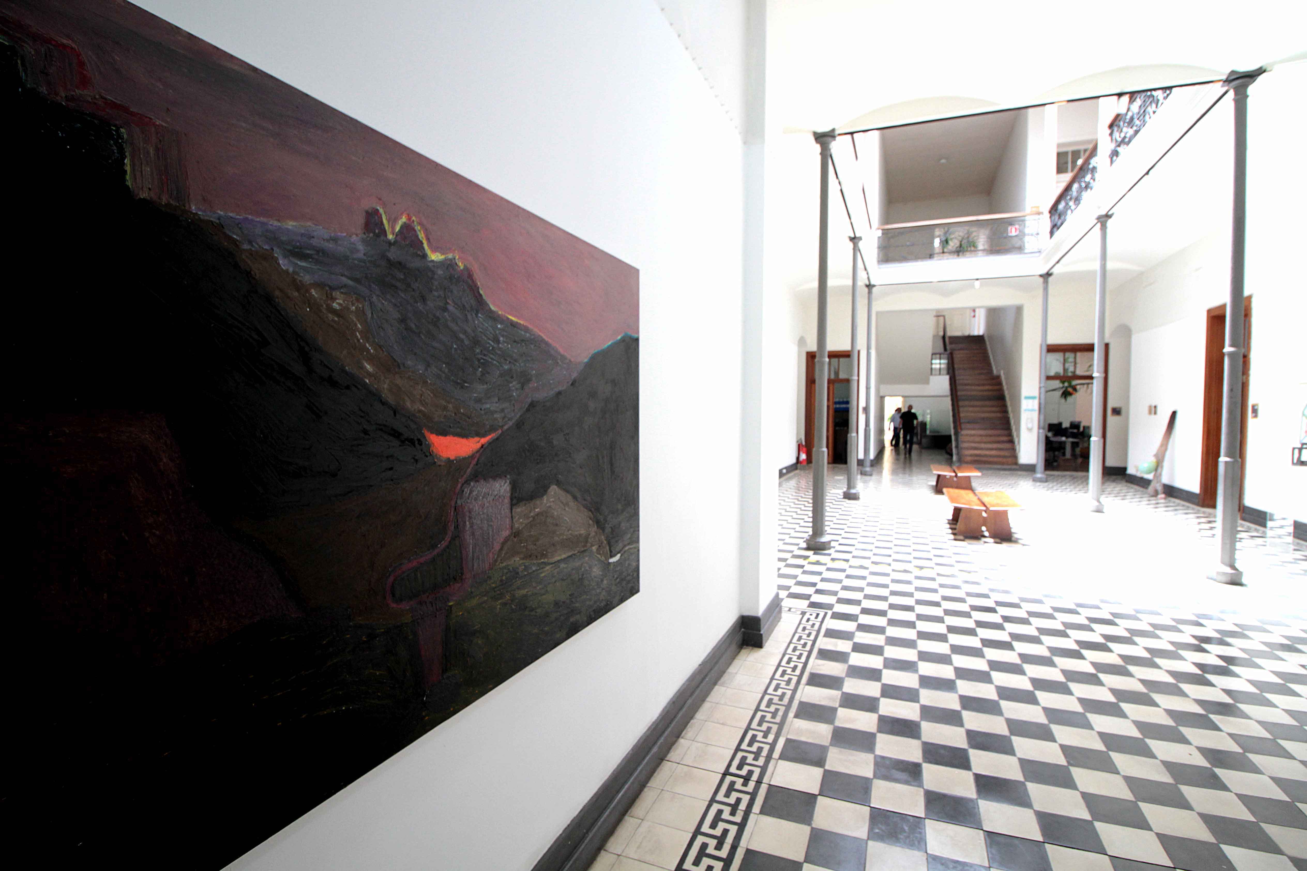 Na sede Adalice Araújo, a mostra "Somos Este Tipo de Gente" reúne obras de Adão, Francis Rodrigues, Hugo Mendes, Lígia Borba, Livia Fontana, Toni Graton, Glauco Menta e Vaguelis Silva, com curadoria de Emerson Persona e que evidenciam a diversidade e as diferentes poéticas da arte contemporânea.