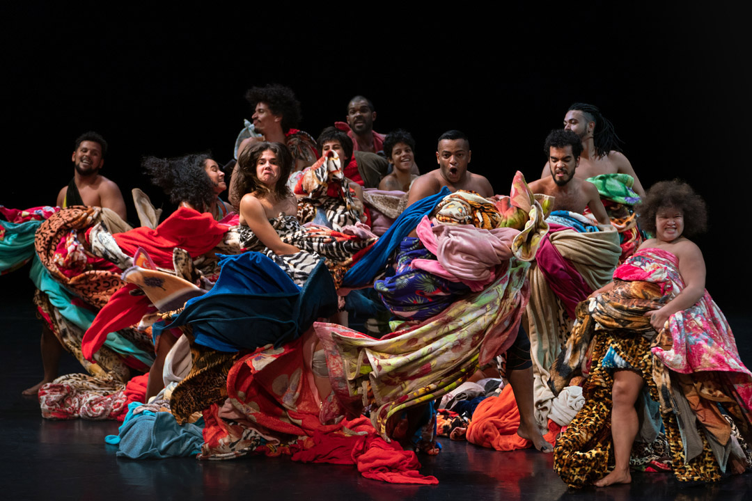 Vencedor do APCA e celebrado em Paris, espetáculo de dança "Encantado" chega ao Guaíra