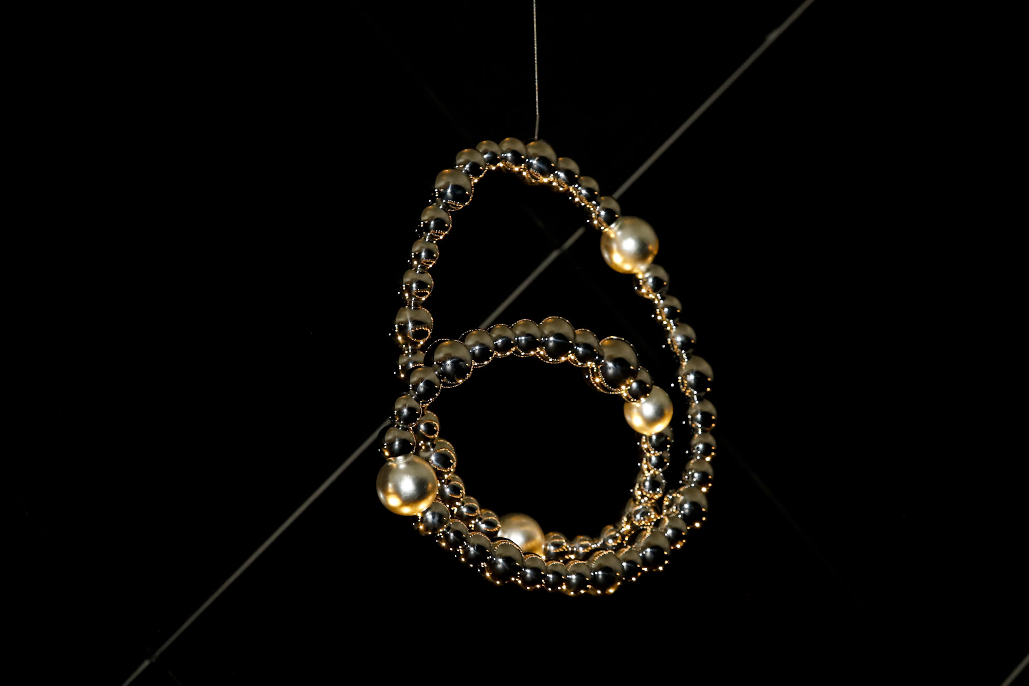 Últimos dias da exposição “O Olho da Noite”, do francês Jean-Michel Othoniel