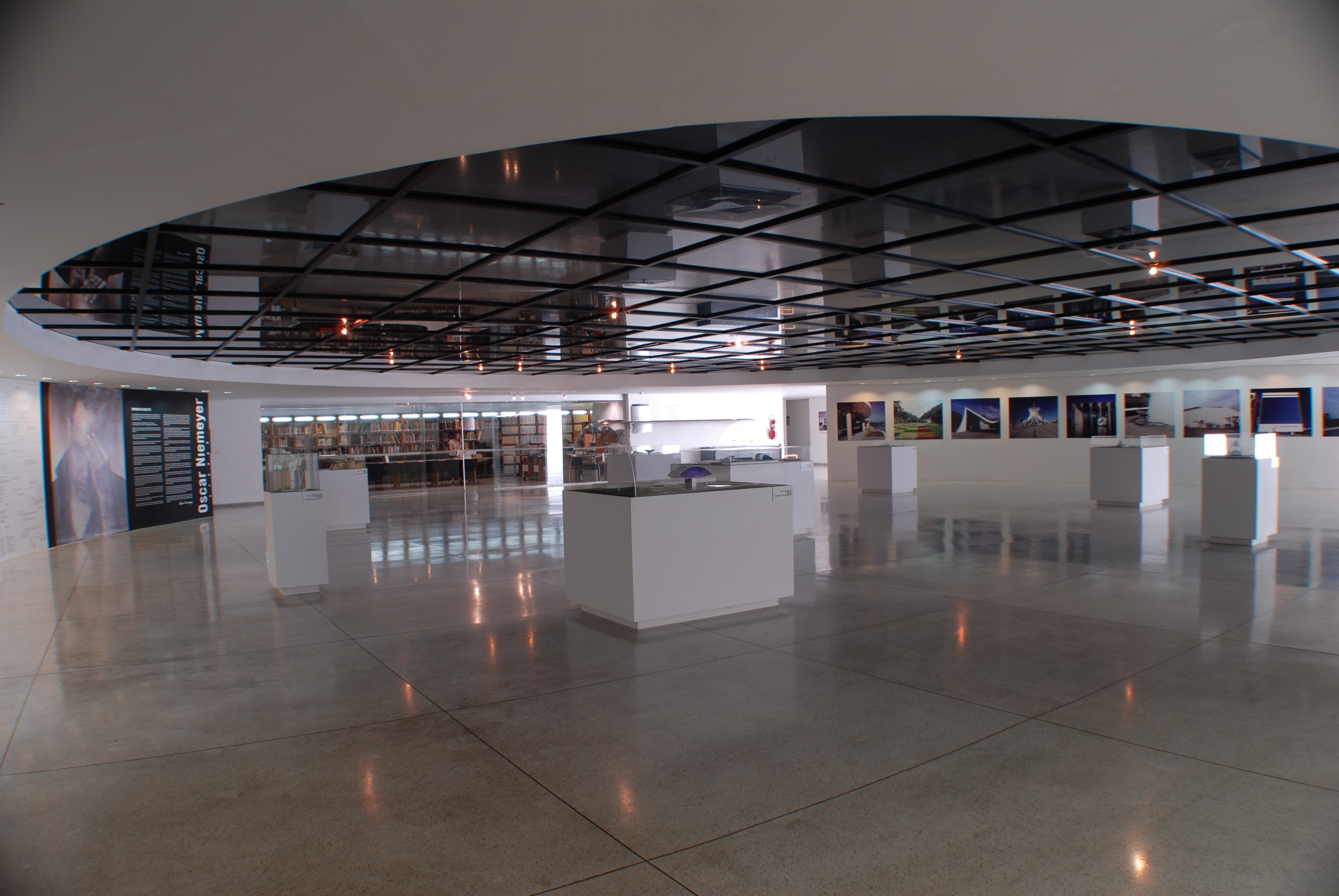 Museu Oscar Niemeyer - O Museu Oscar Niemeyer (MON) promoverá, no dia 19 de maio, o encontro de Educação Museal: “Caminhos para um Futuro: Educação Museal em Transformação”, como parte integrante da programação da Semana Nacional de Museus.