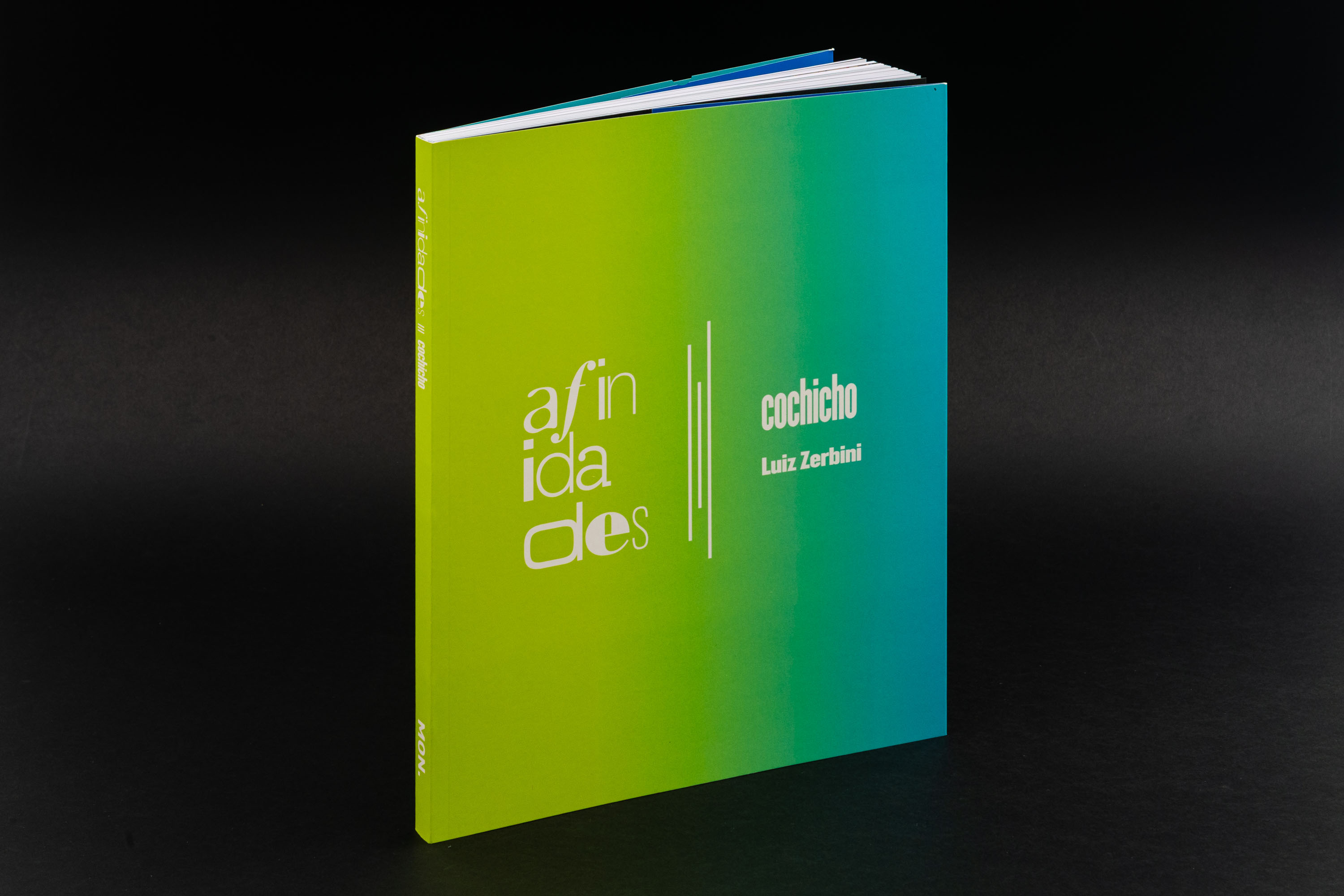 Catálogo da mostra de “Afinidades III – Cochicho” está disponível na MON Loja