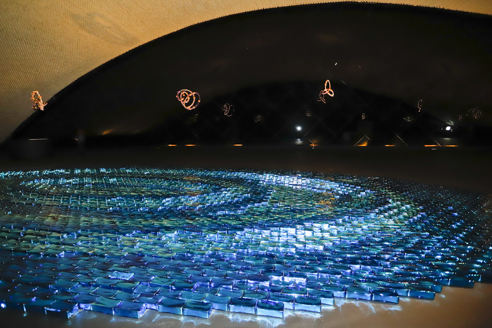 Catálogo da exposição de Jean-Michel Othoniel está disponível na MON Loja