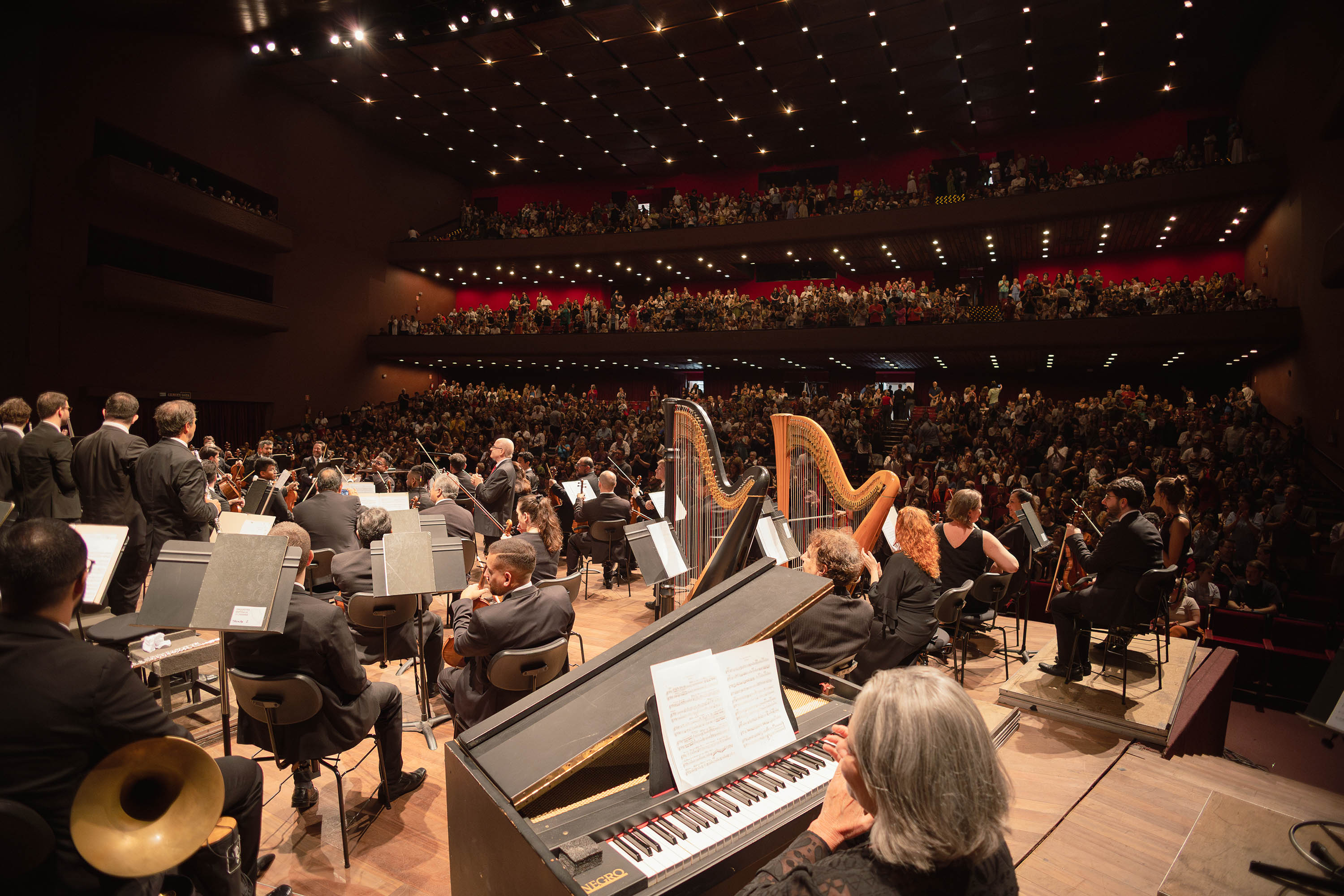 Orquestra Sinfônica comemora 40 anos com show monumental com 200 pessoas no palco