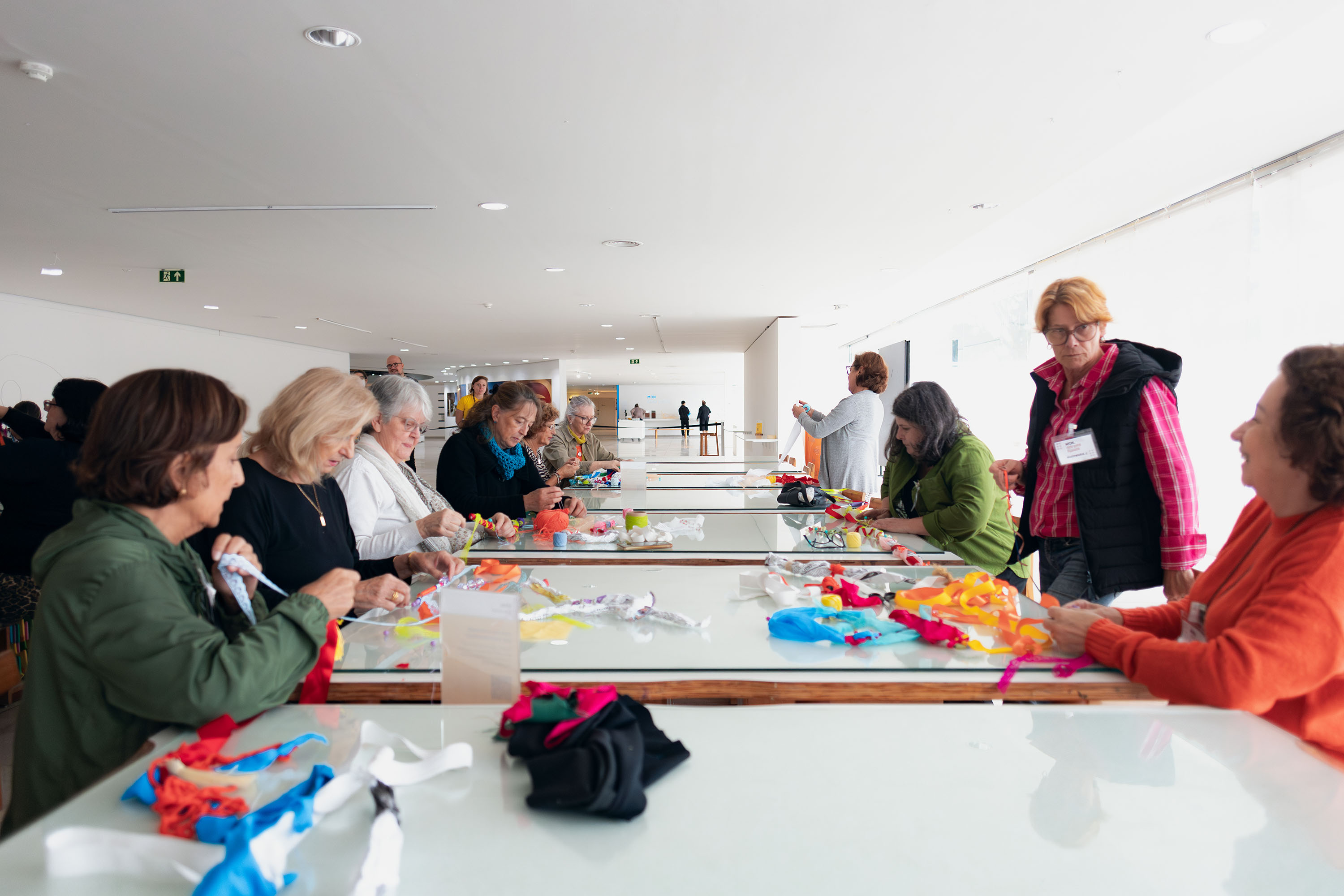 Programa Arte para Maiores terá visita mediada e oficina inspiradas na mostra Teia à Toa