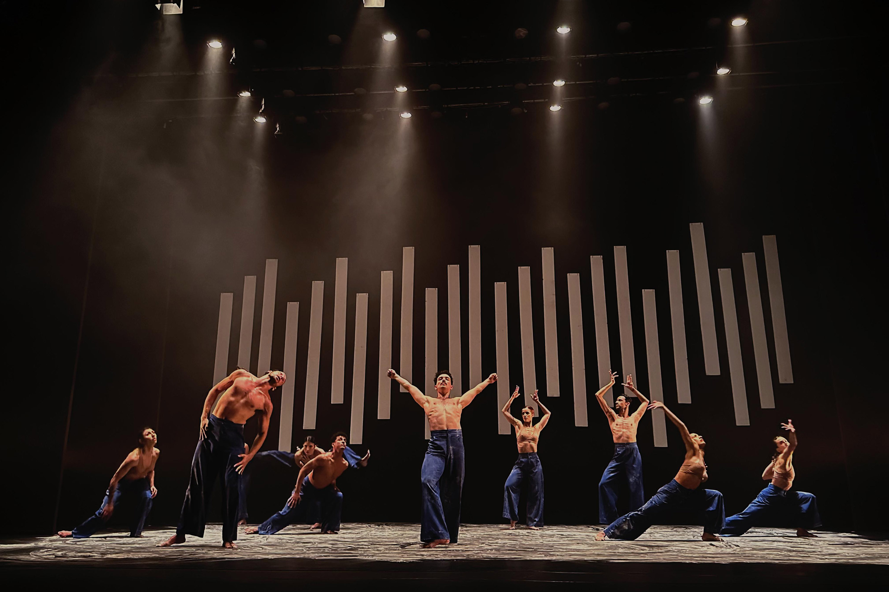 Balé Teatro Guaíra lota apresentações em Jacarezinho e emociona público do 20º EnCena
