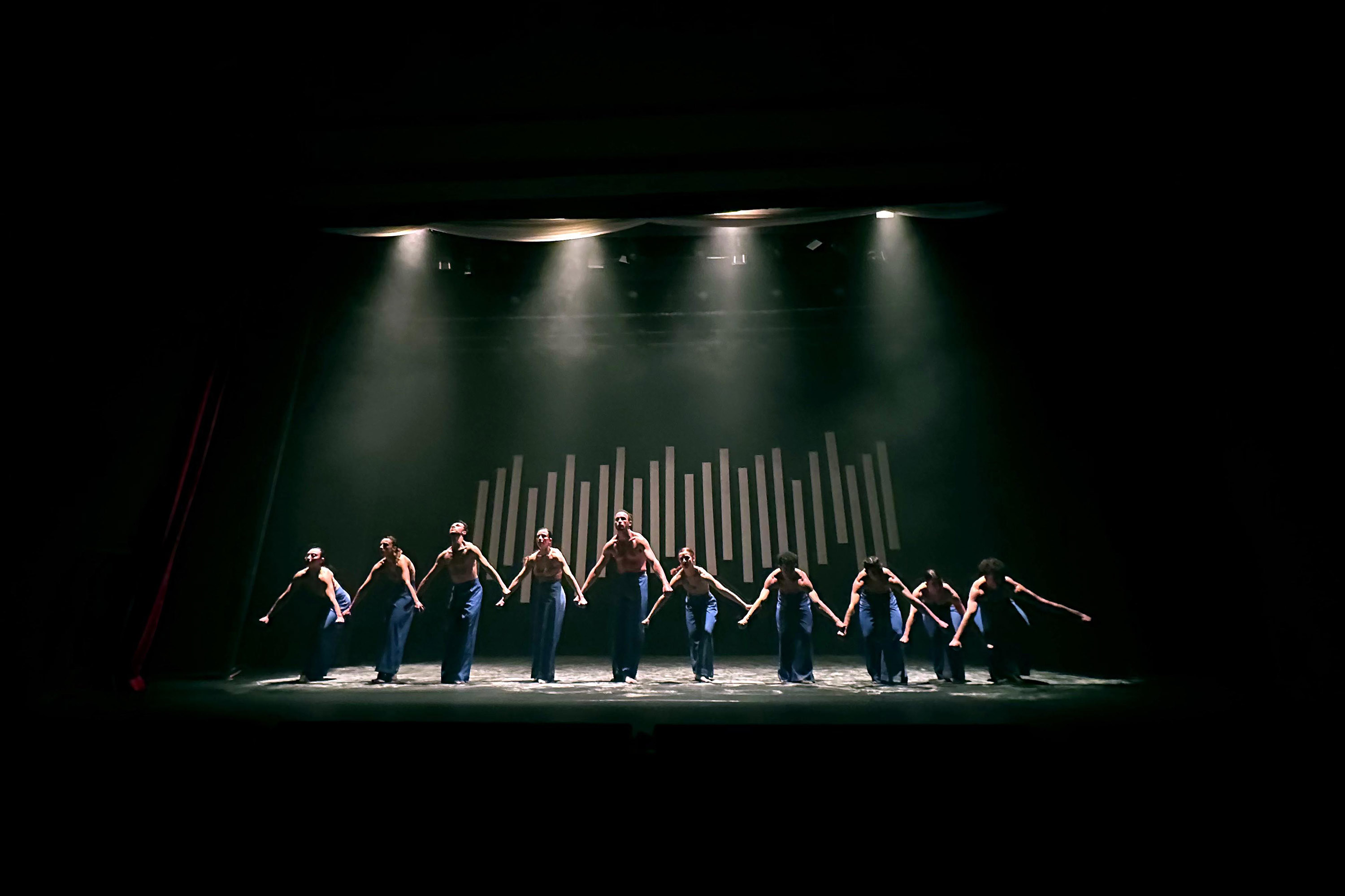 Balé Teatro Guaíra lota apresentações em Jacarezinho e emociona público do 20º EnCena