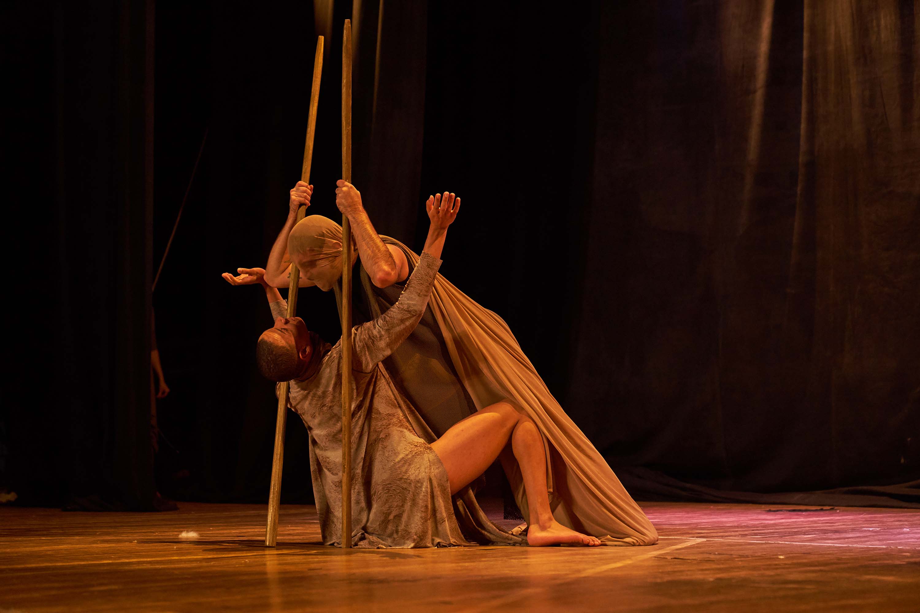 Centro Cultural Teatro Guaíra -  Auditório Salvador de Ferrante (Guairinha) Corpo Seco – A EF Jazz Company apresenta, nos dias 16 e 17 de agosto (sábado e domingo), o espetáculo de dança "Corpo Seco" no Auditório Salvador de Ferrante (Guairinha).