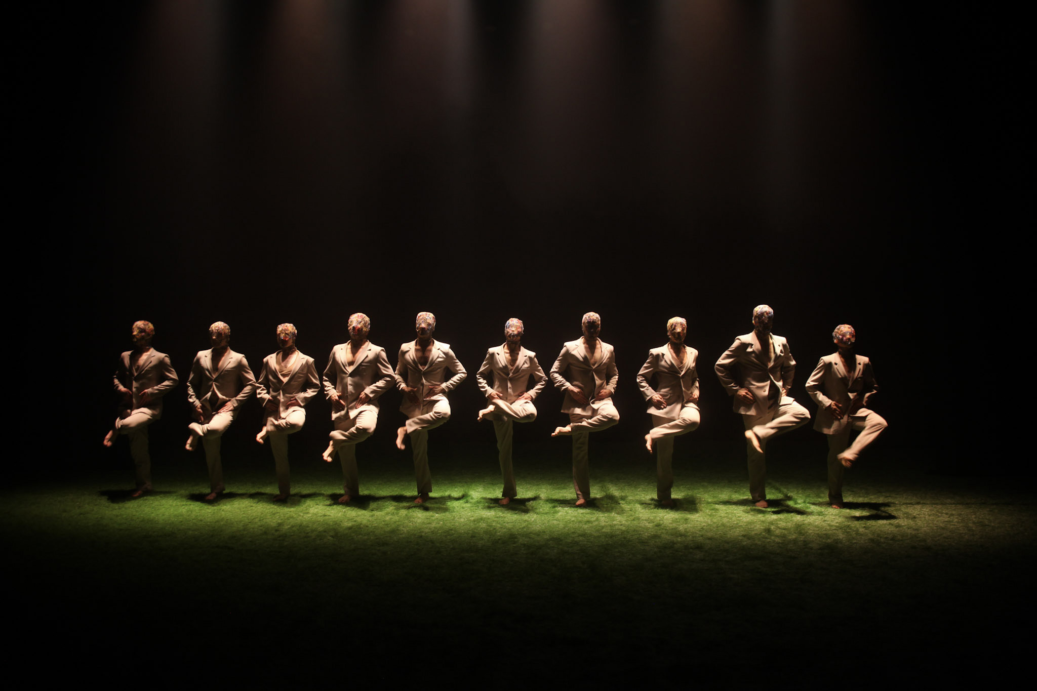 Centro Cultural Teatro Guaíra - O Balé Teatro Guaíra sobe ao palco do auditório Salvador de Ferrante (Guairinha) neste fim de semana para a pré- estreia de “Stol – Uma Questão de Confiança”, nova coreografia de Alessandro Sousa Pereira.